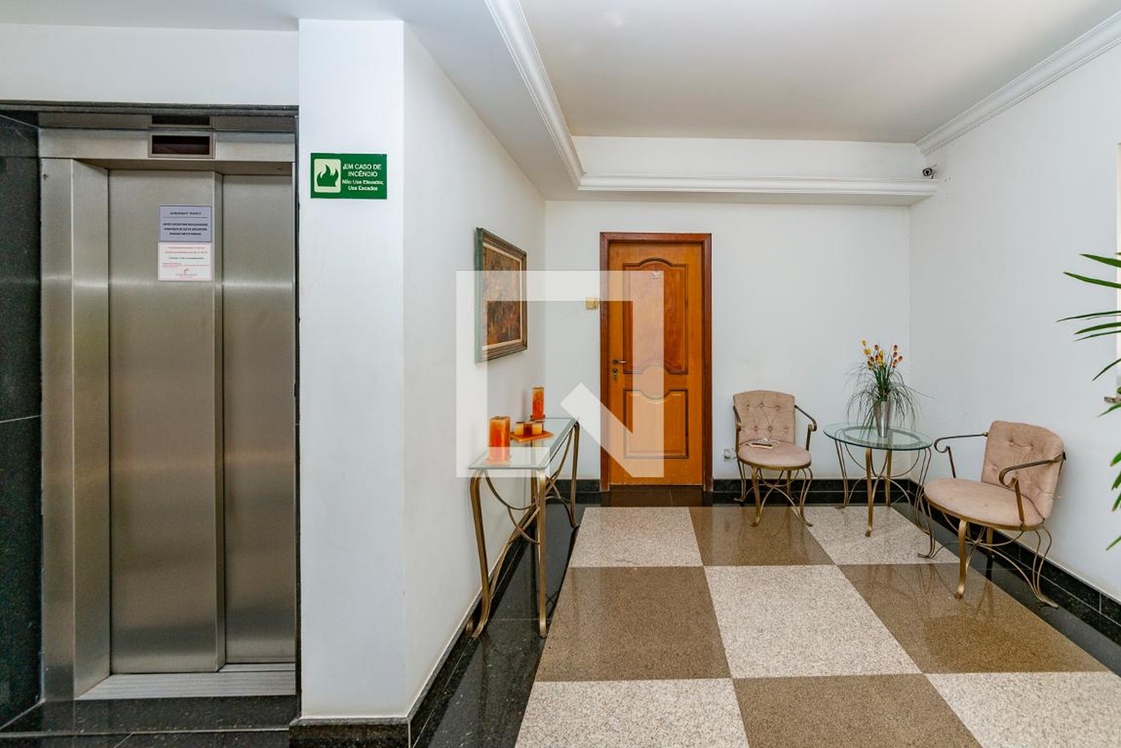 Hall de entrada Condomínio em Rua Laura Soares Carneiro, 177