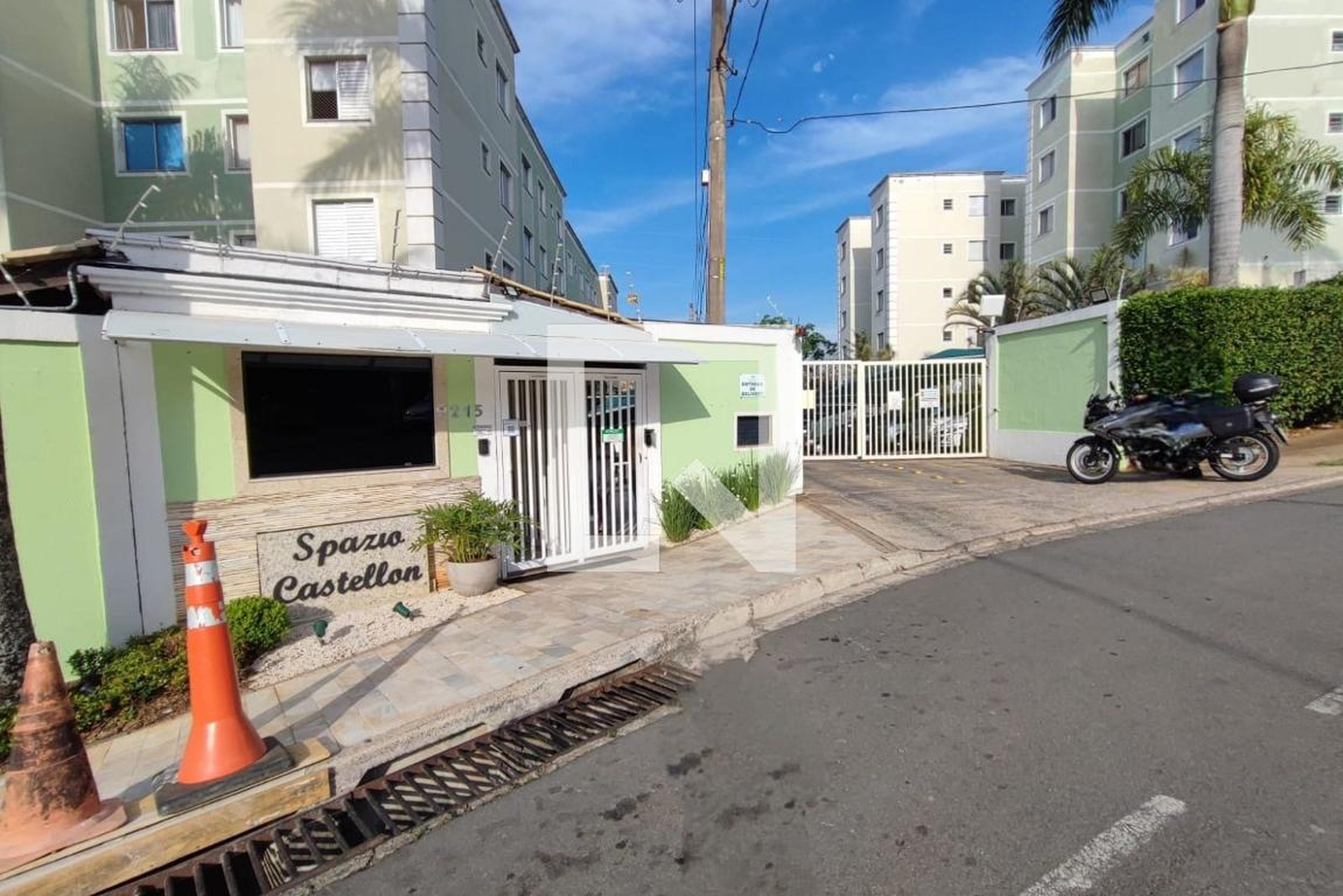 Fachada do Condomínio Condomínio em Avenida Engenheiro Antônio Francisco de Paula Souza, 215