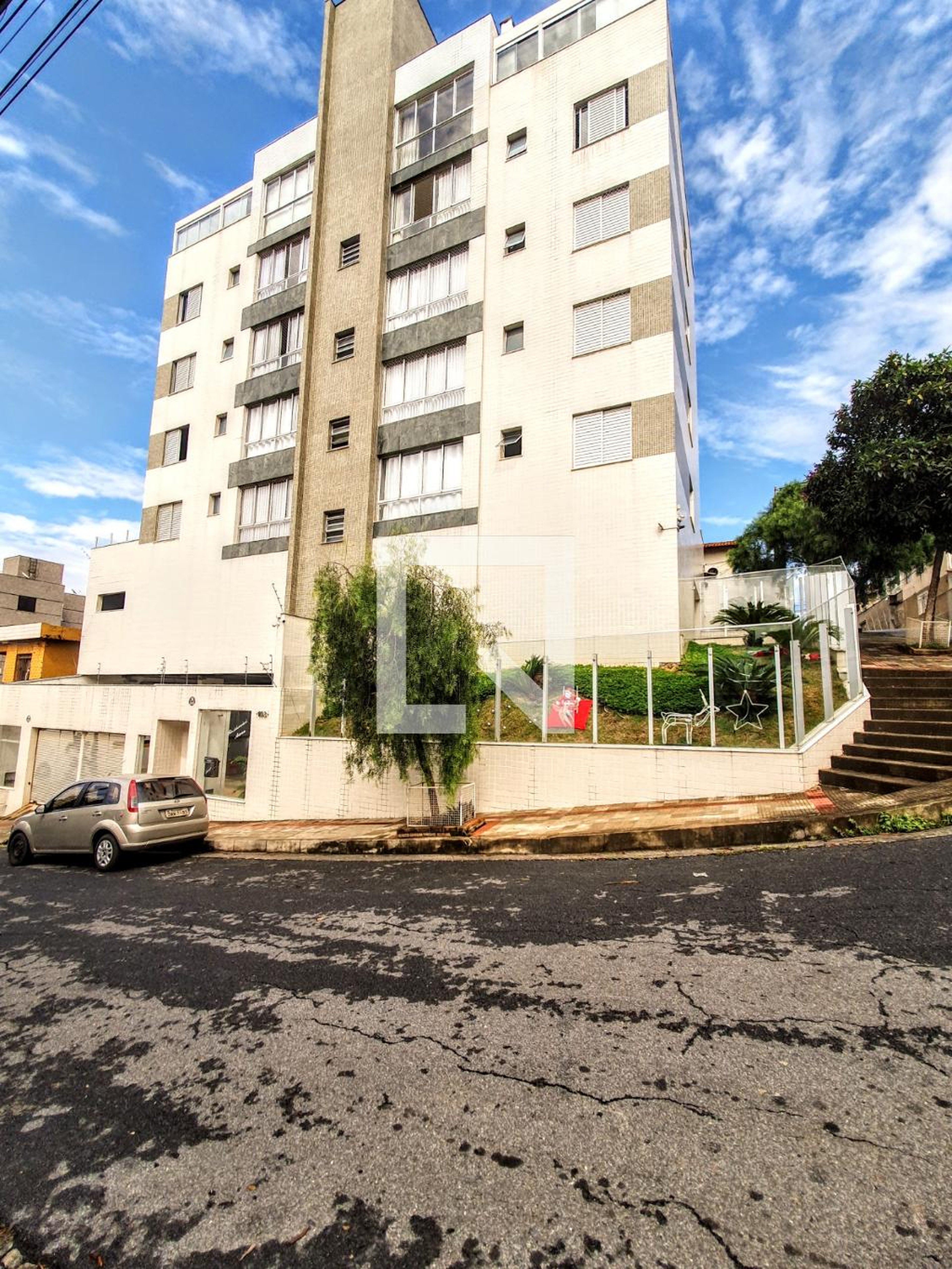 Fachada Condomínio em Rua Alírio Elias Ferreira, 103