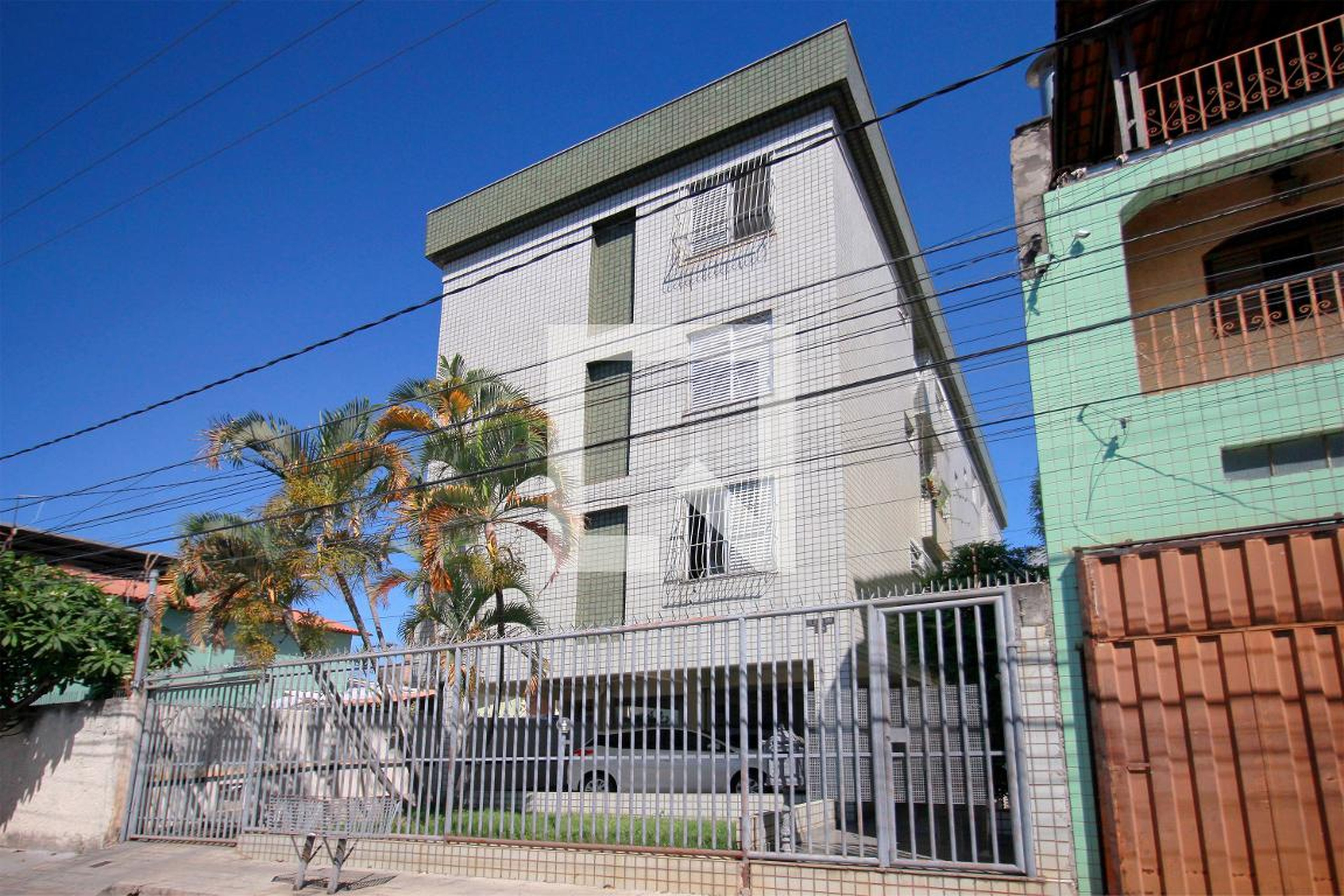 Fachada Condomínio em Rua Edson, 334