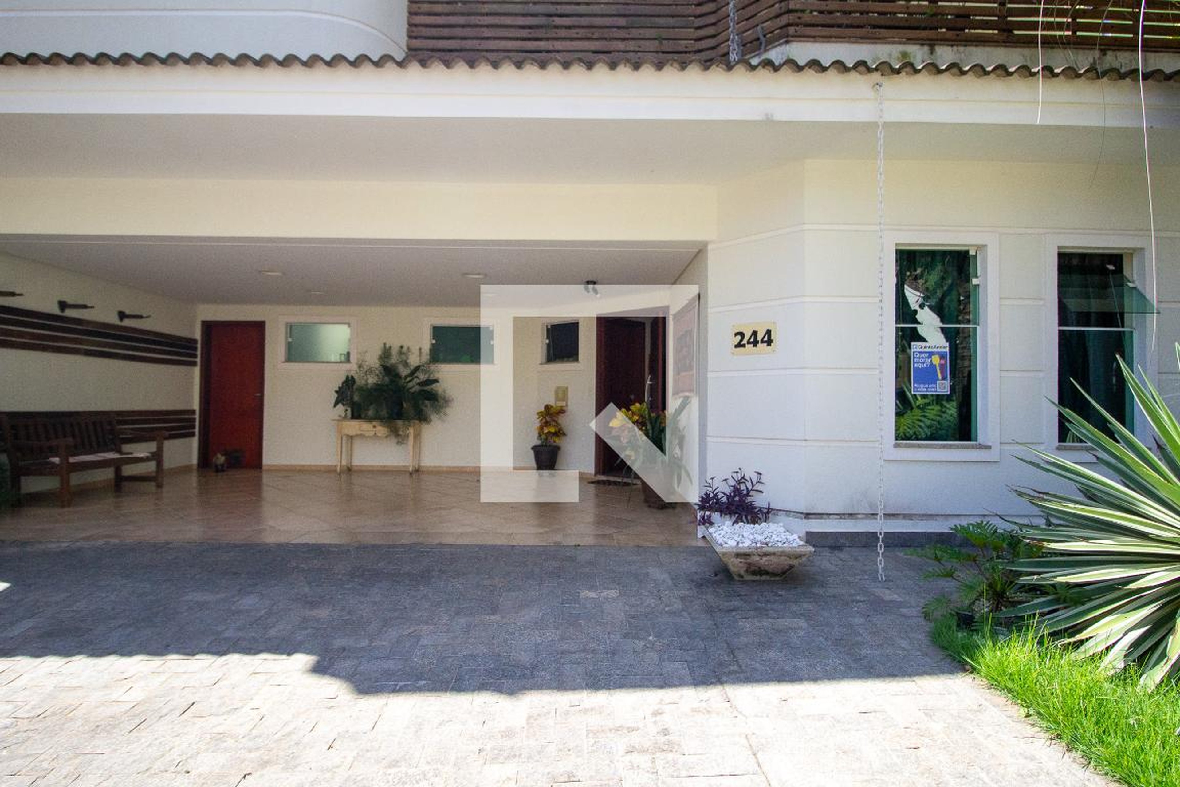 Fachada Condomínio em Rua Sônia Maria Rosa, 244