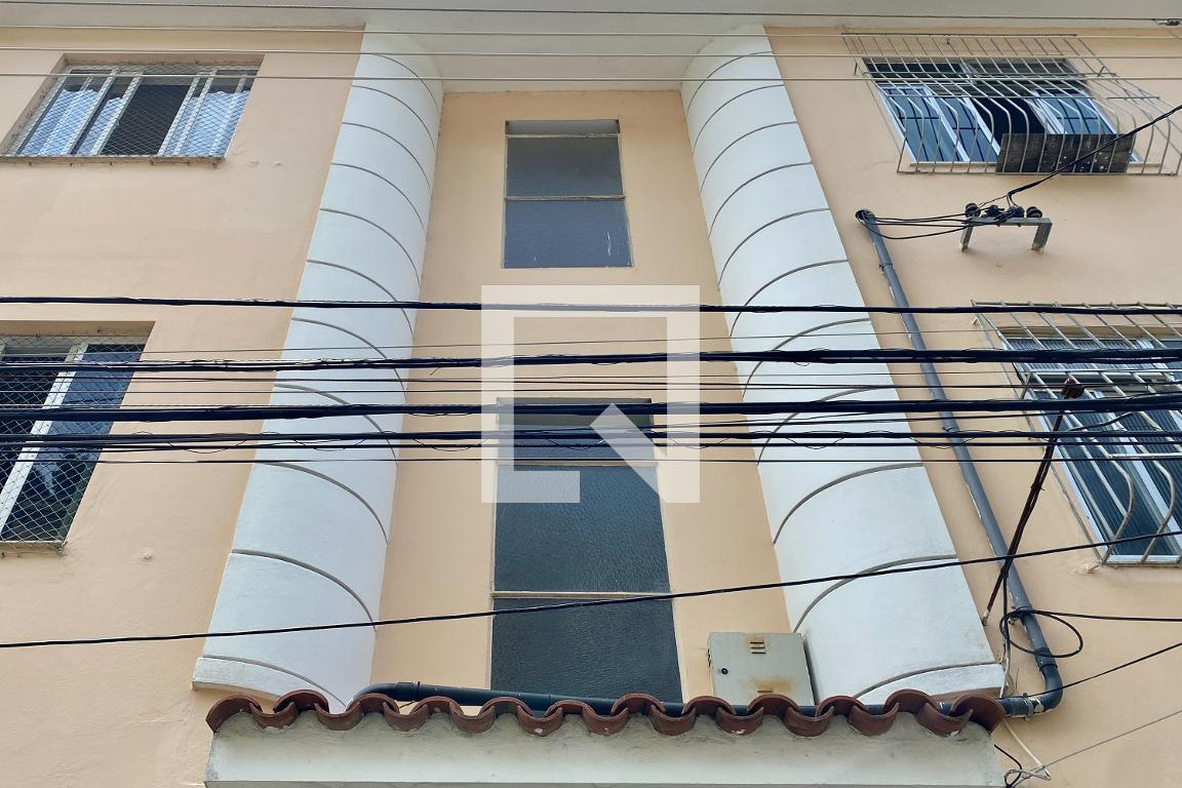 Fachada Condomínio em Rua Marechal Cantuária, 143