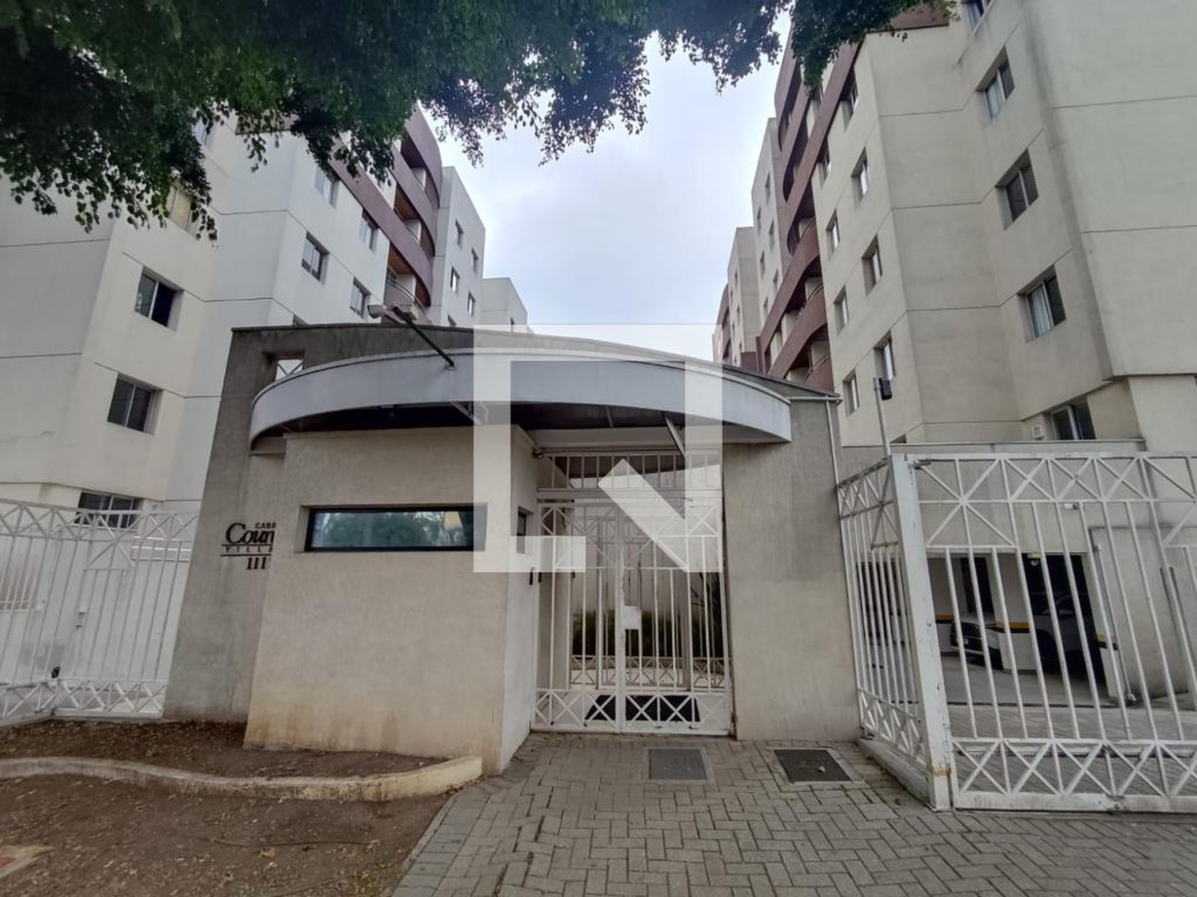 Fachada do condomínio Condomínio Cabral Country Village