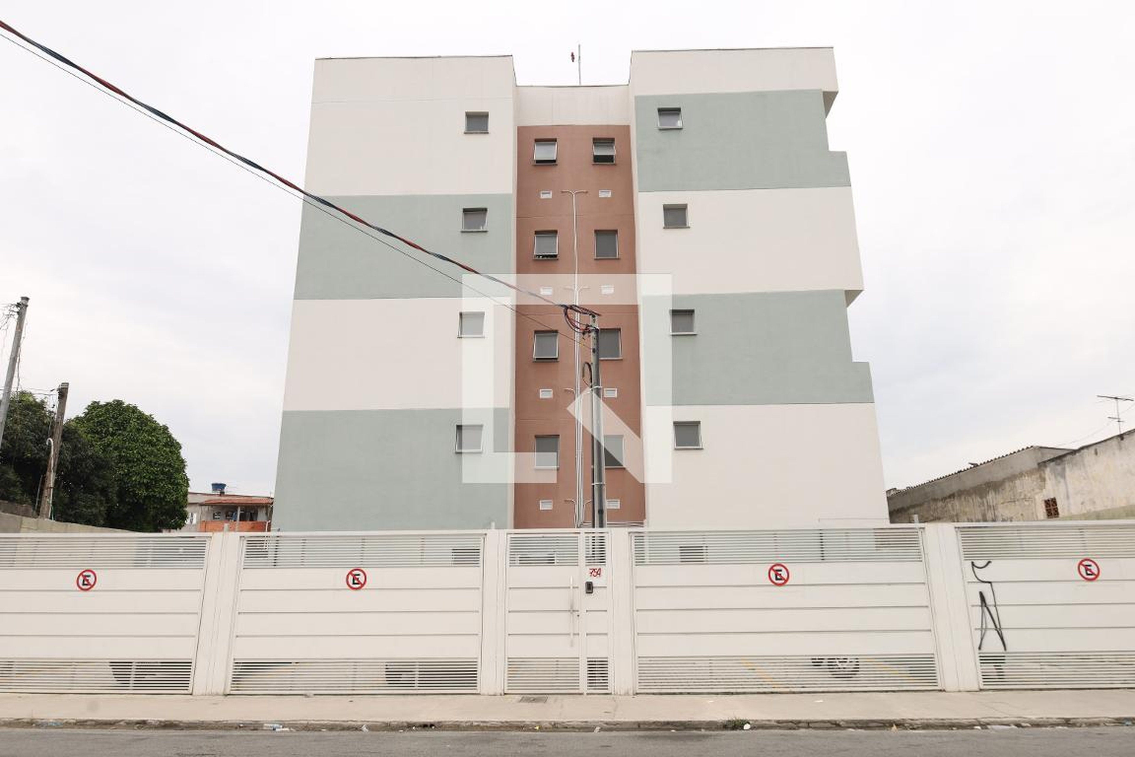 Fachada do prédio Condomínio em Rua Paranacity, 754
