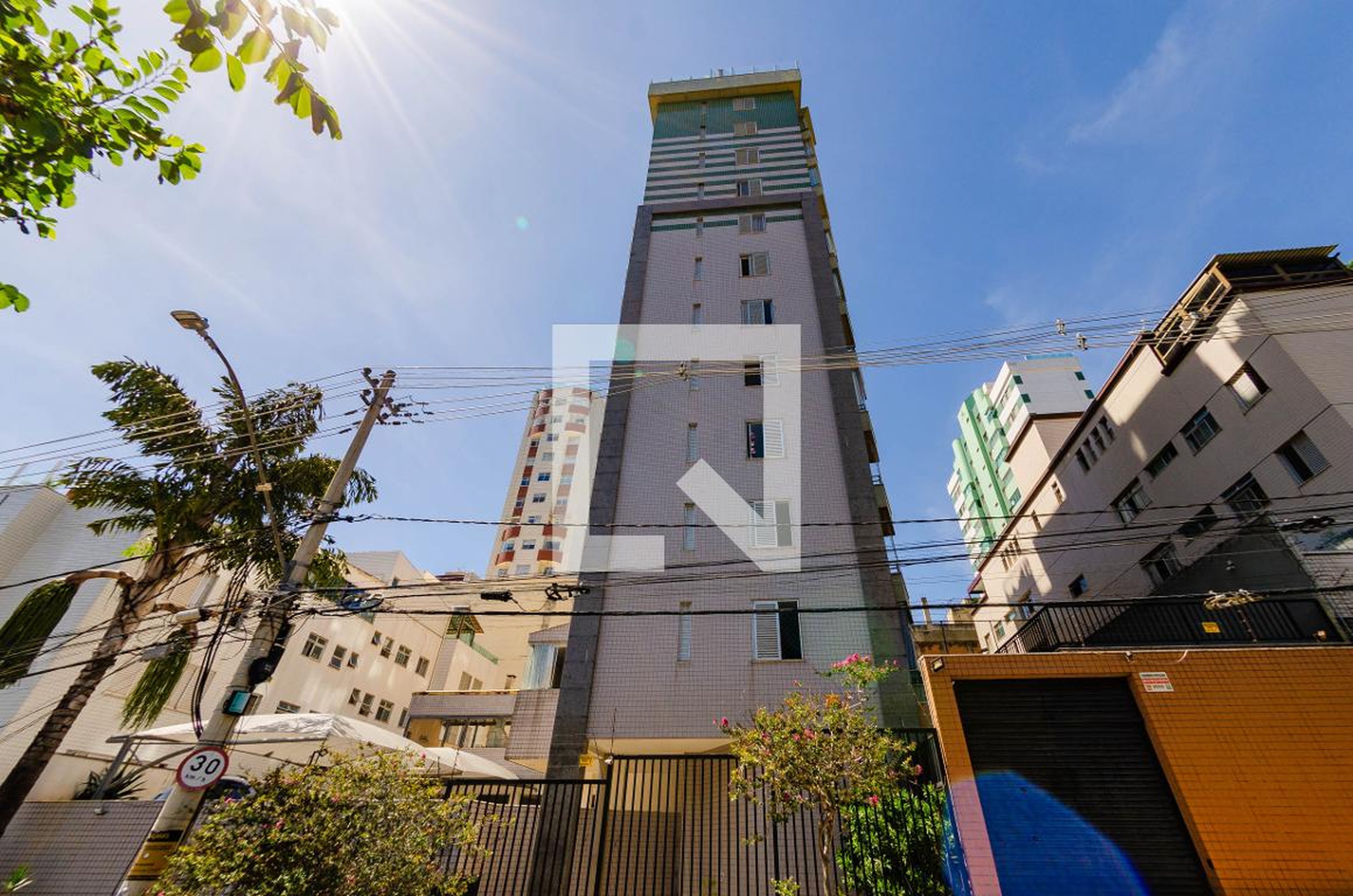 Fachada Condomínio em Rua Eli Seabra Filho, 157