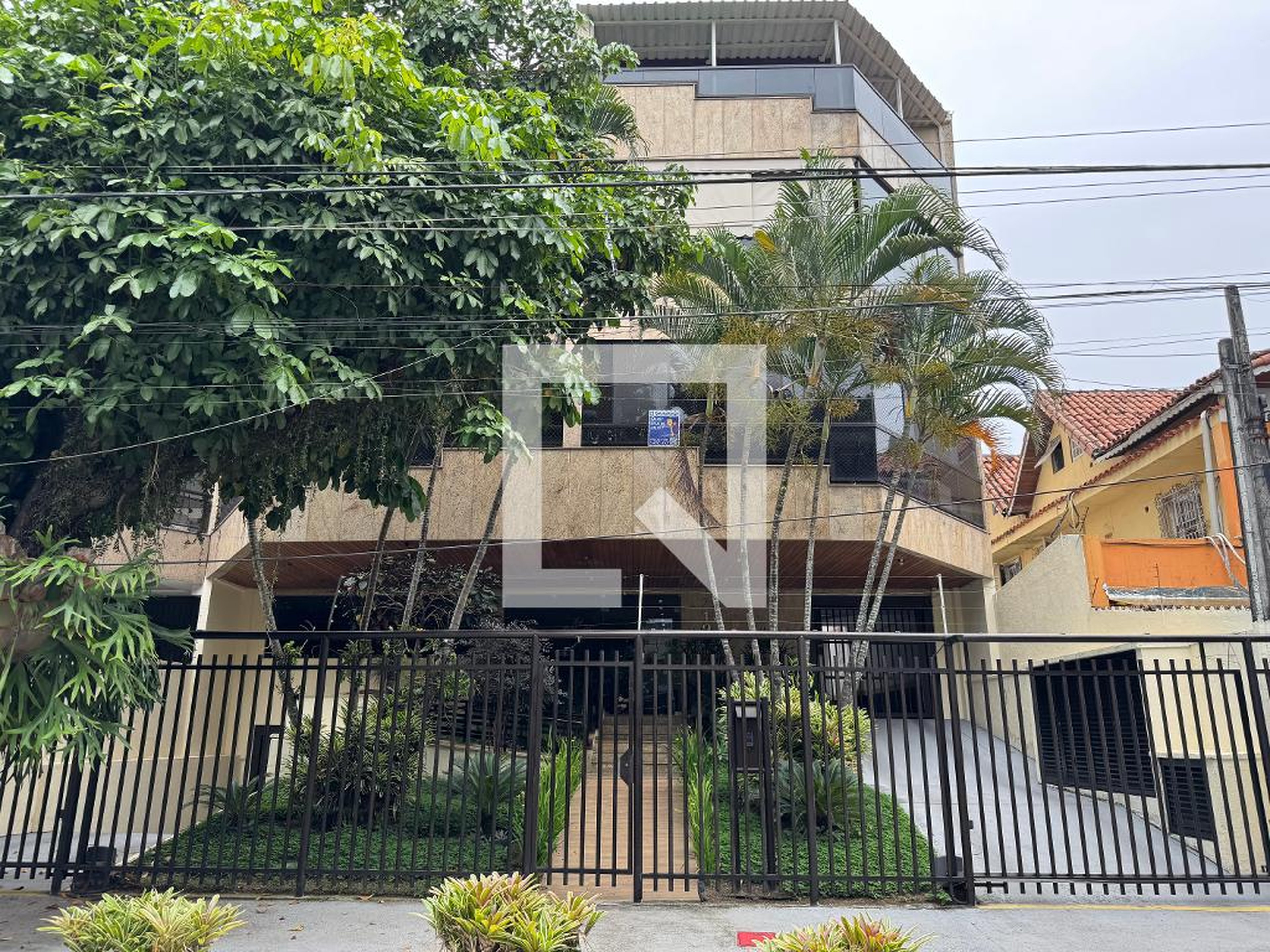 Fachada Condomínio em Rua Manoel Boucher Pinto, 219