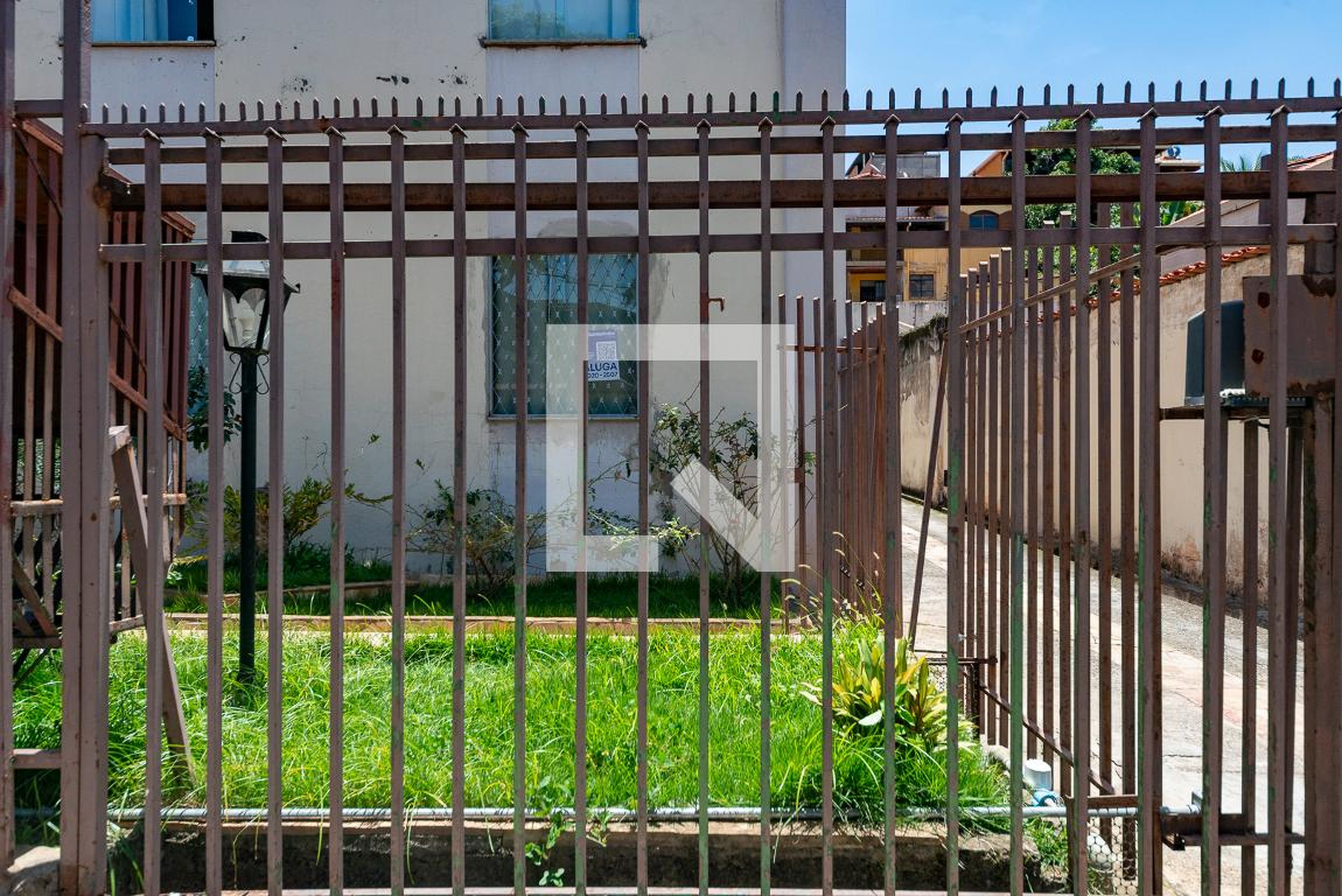 Fachada Condomínio em Rua Píres da Mota, 250