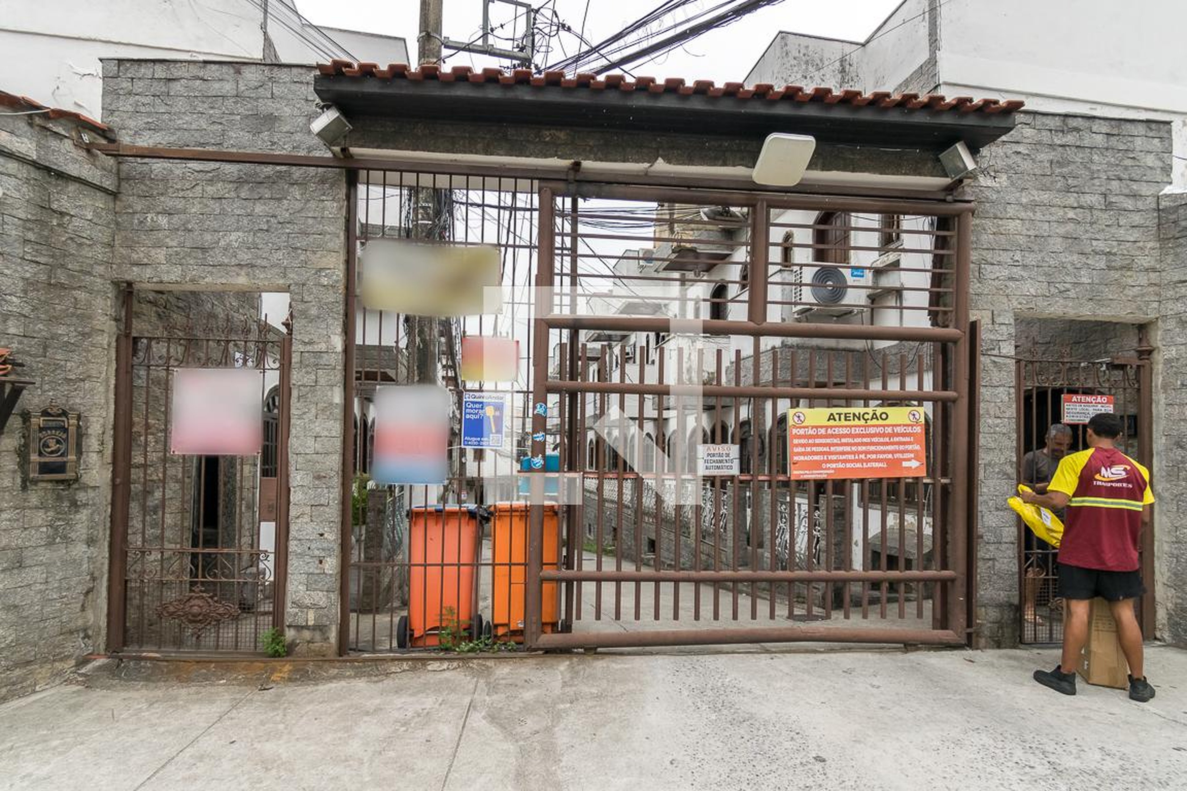 Fachada do Condomínio Condomínio em Rua Almirante Ingran, 416
