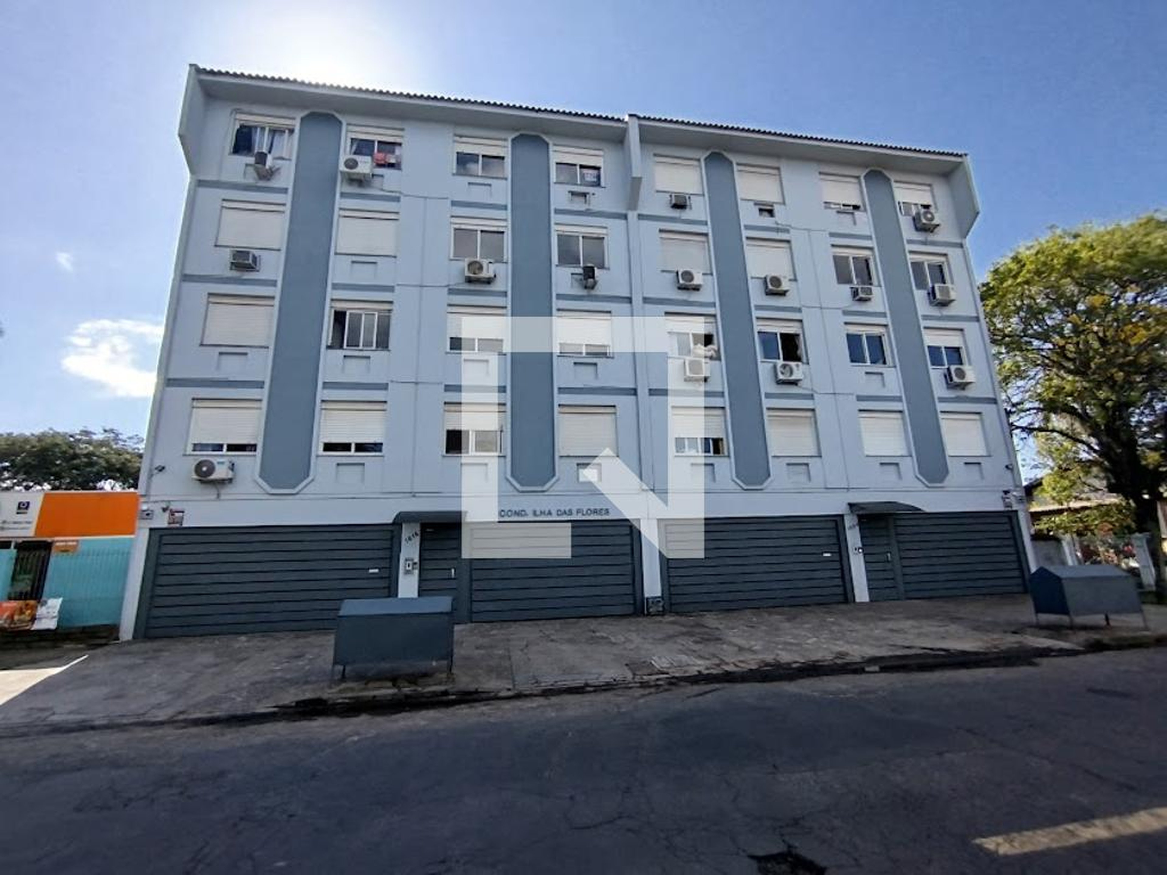 Fachada Condomínio em Avenida Doutor Mario Sperb, 1694