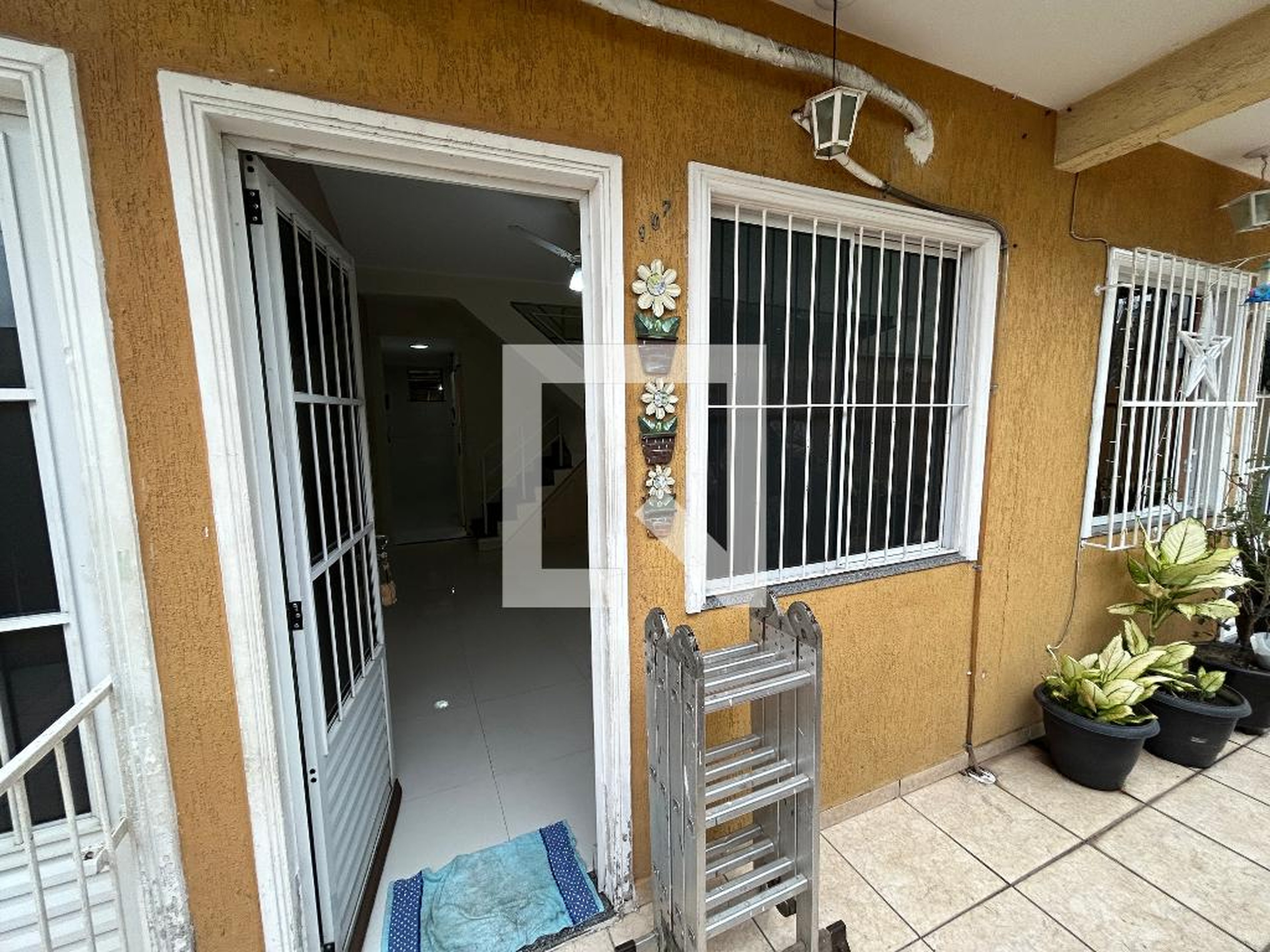 Fachada Condomínio em Rua Frei Henrique, 158