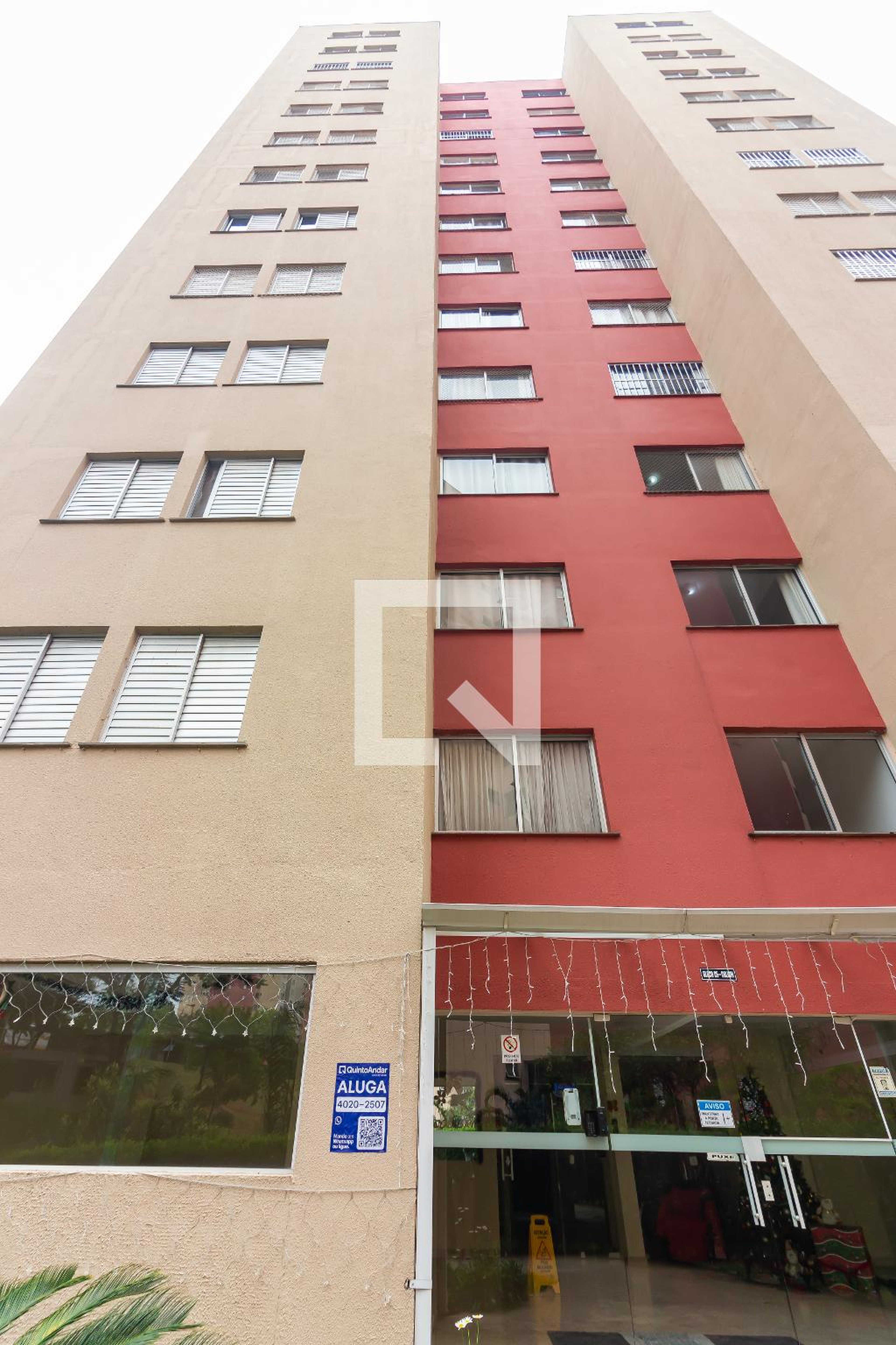 Fachada Condomínio em Rua Juan Vicente, 140