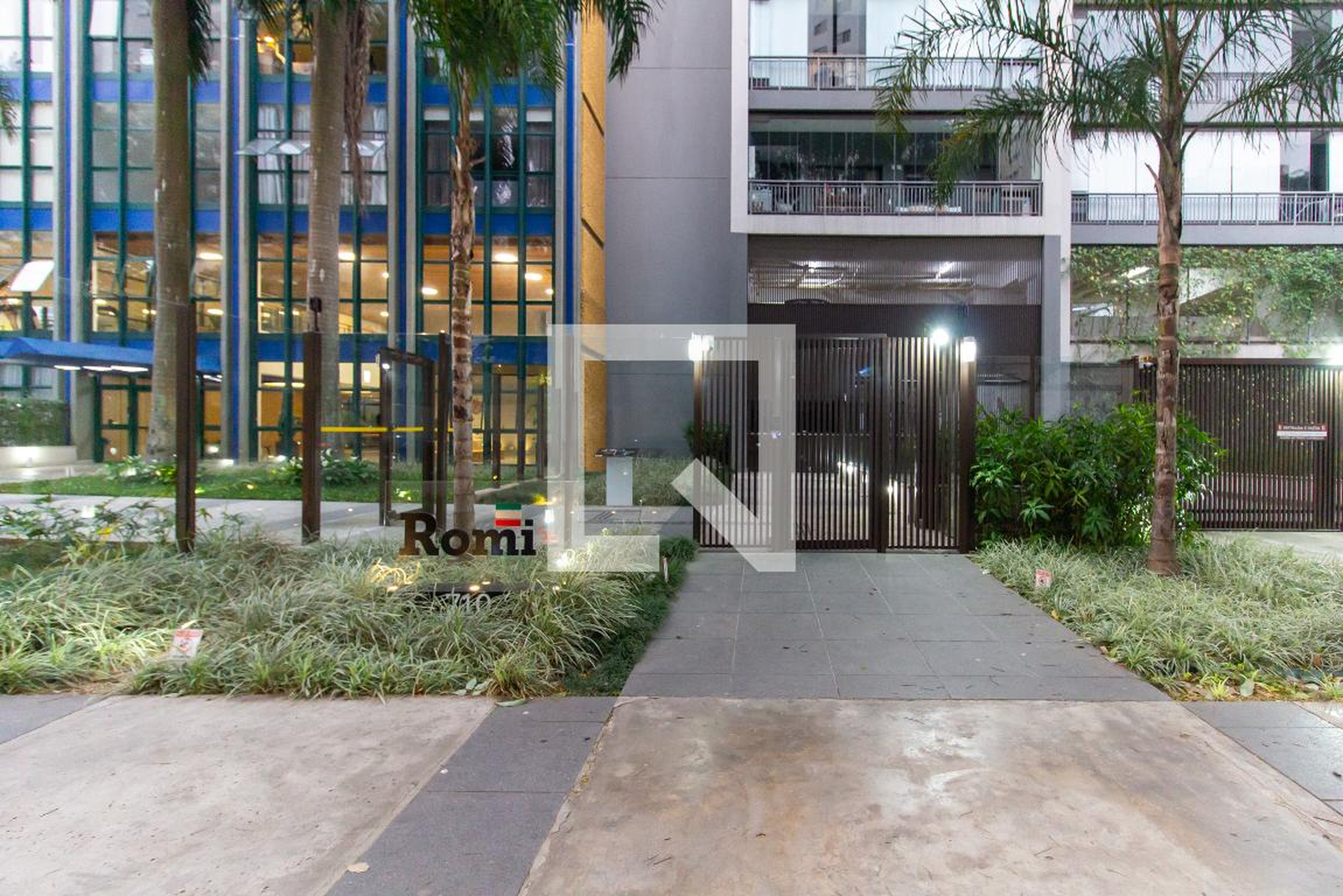 Fachada Condomínio em Rua Coriolano, 390