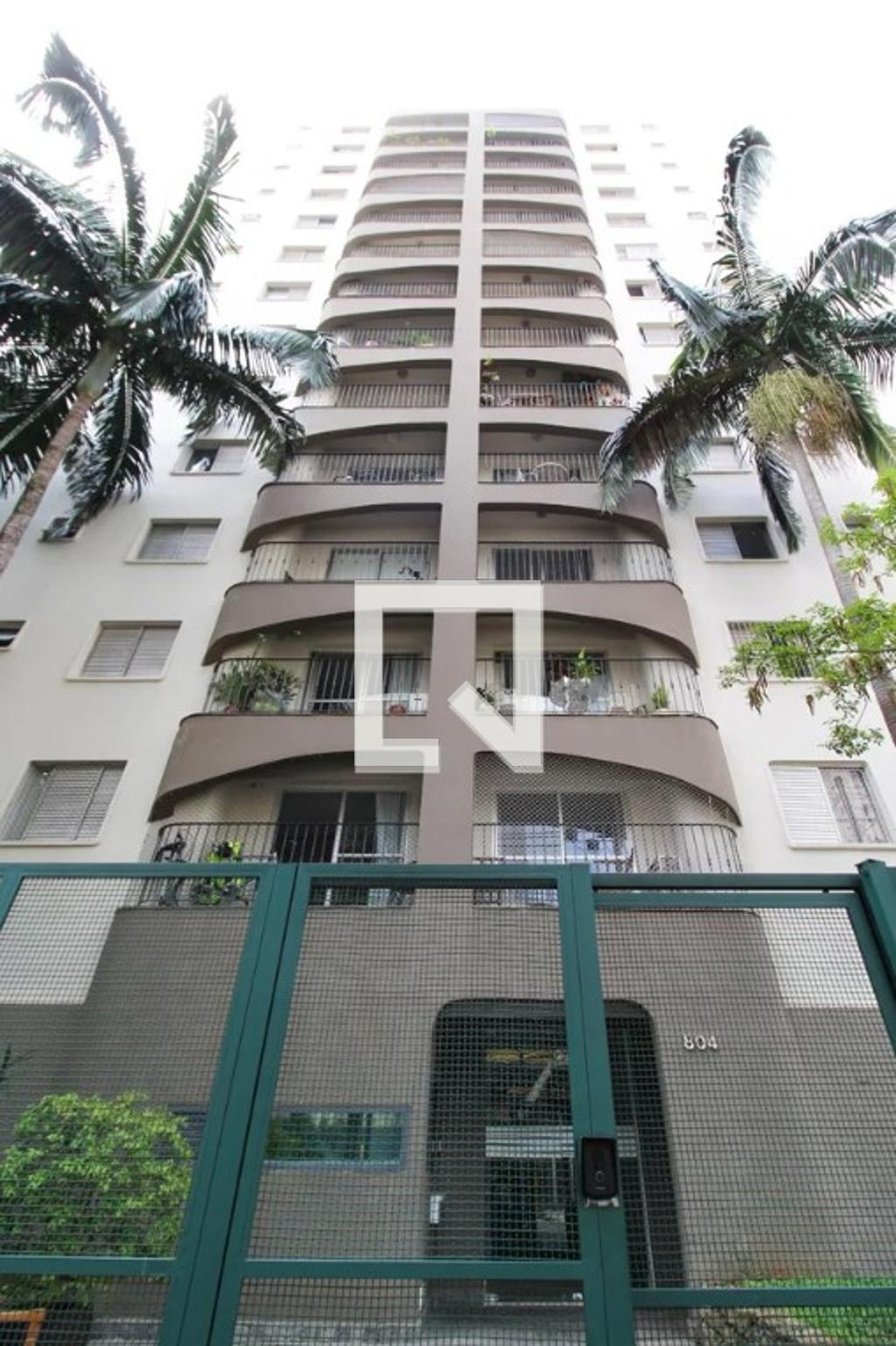 Fachada Condomínio em Rua Jacques Félix, 804