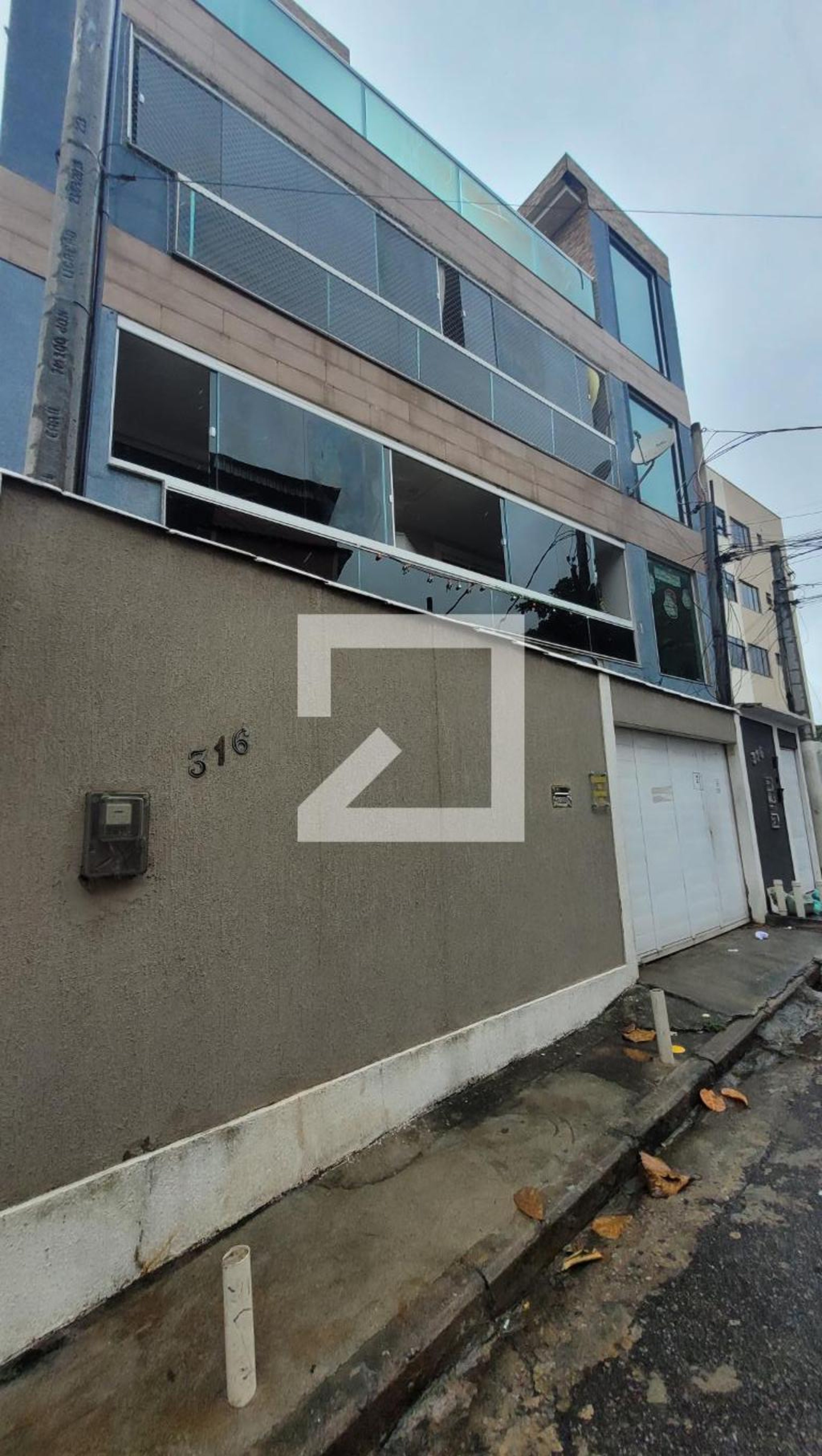 Fachada Condomínio em Beco da Fontinha, 316