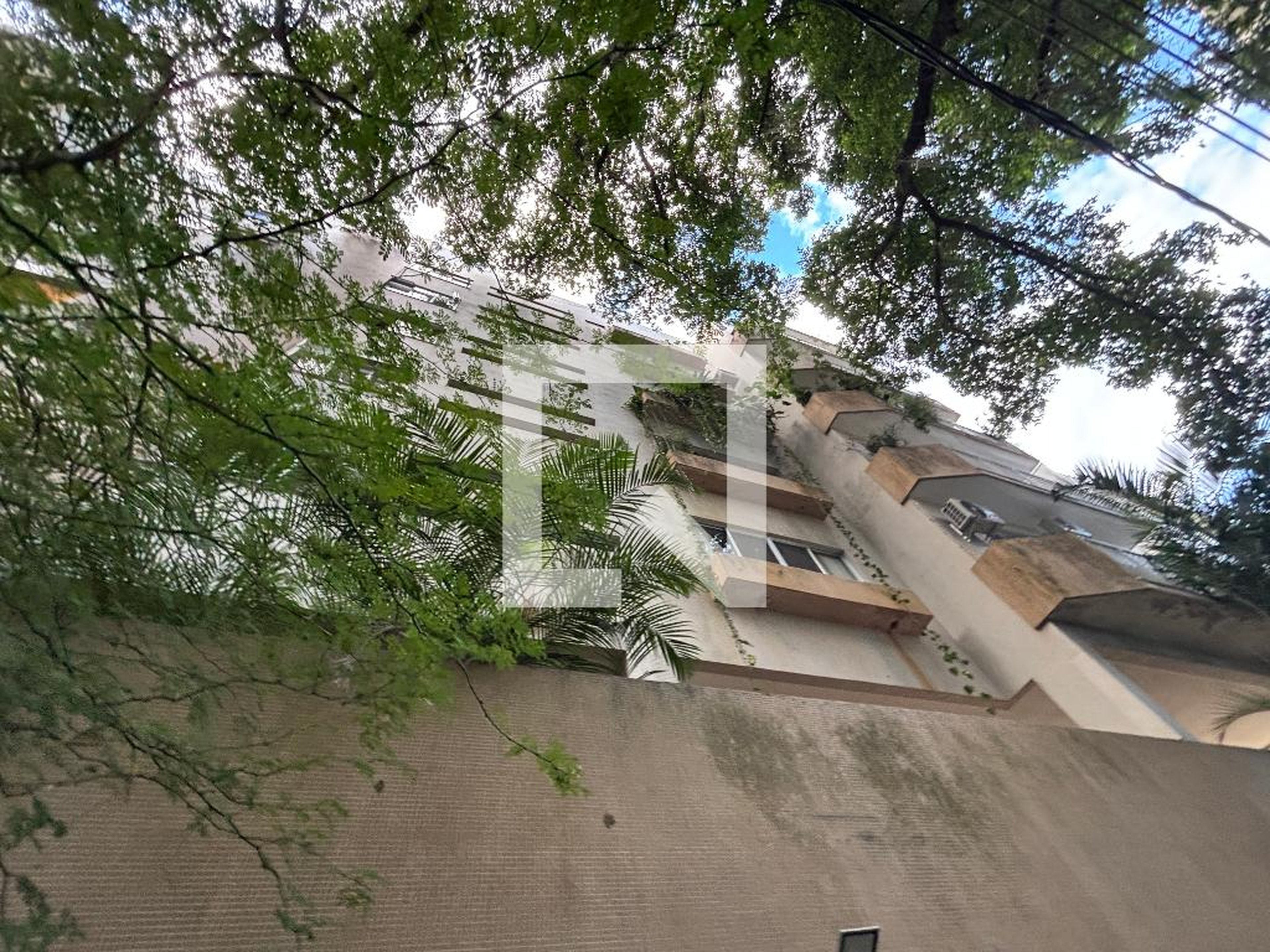 Fachada Condomínio em Rua Faro, 76