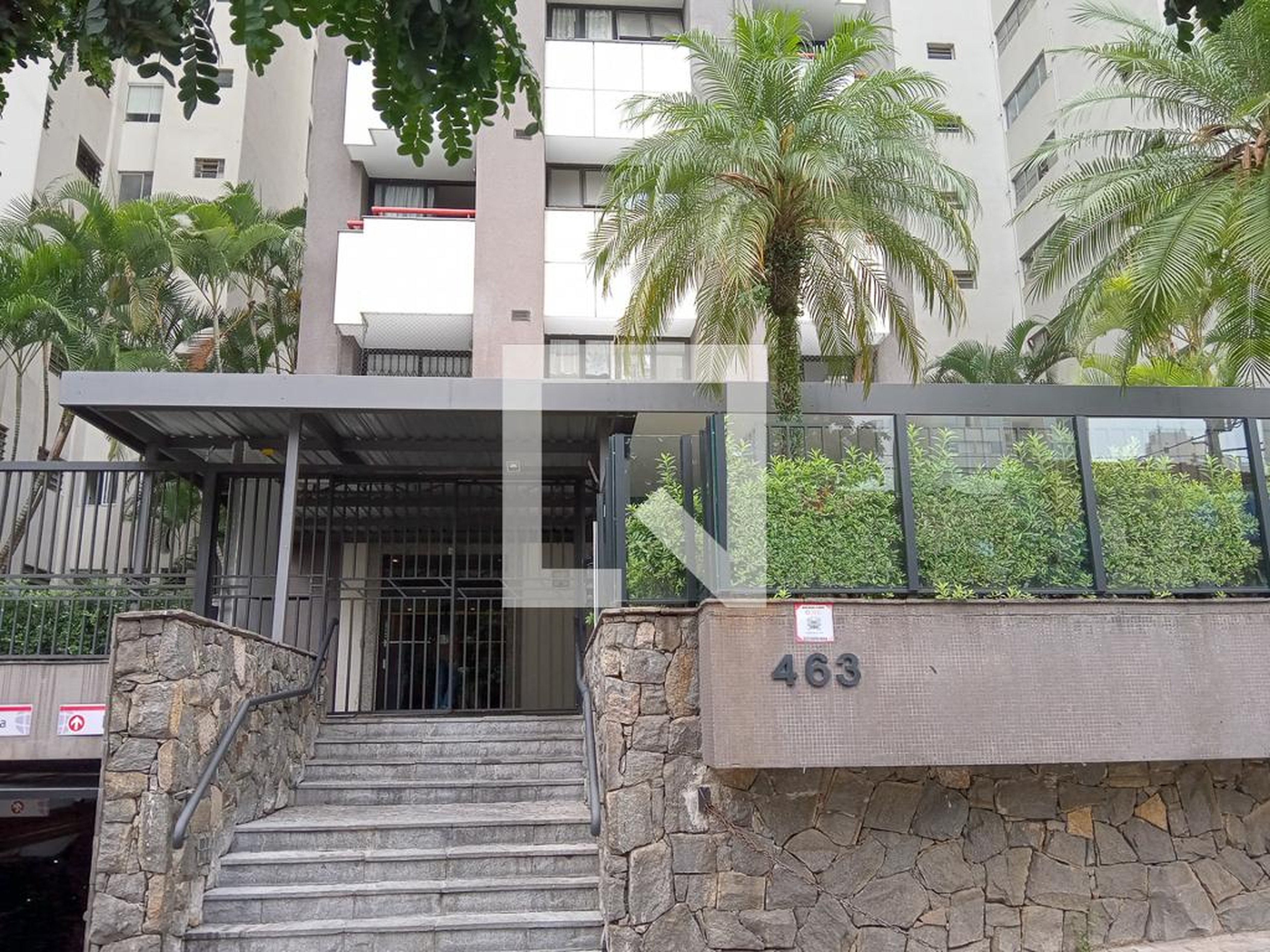 Fachada Condomínio em Rua Cristiano Viana, 90