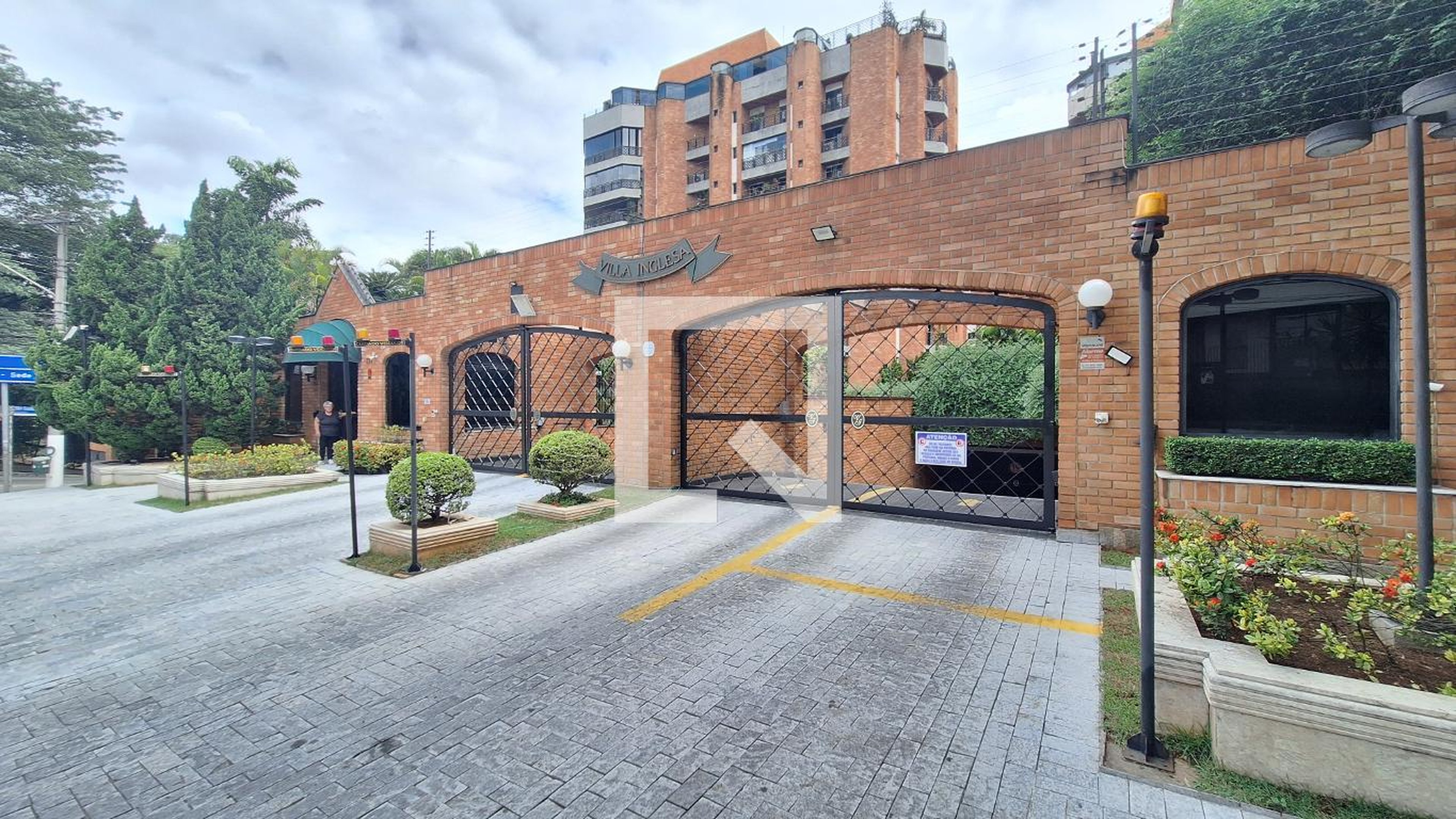 Fachada do Prédio Condomínio Villa Inglesa I