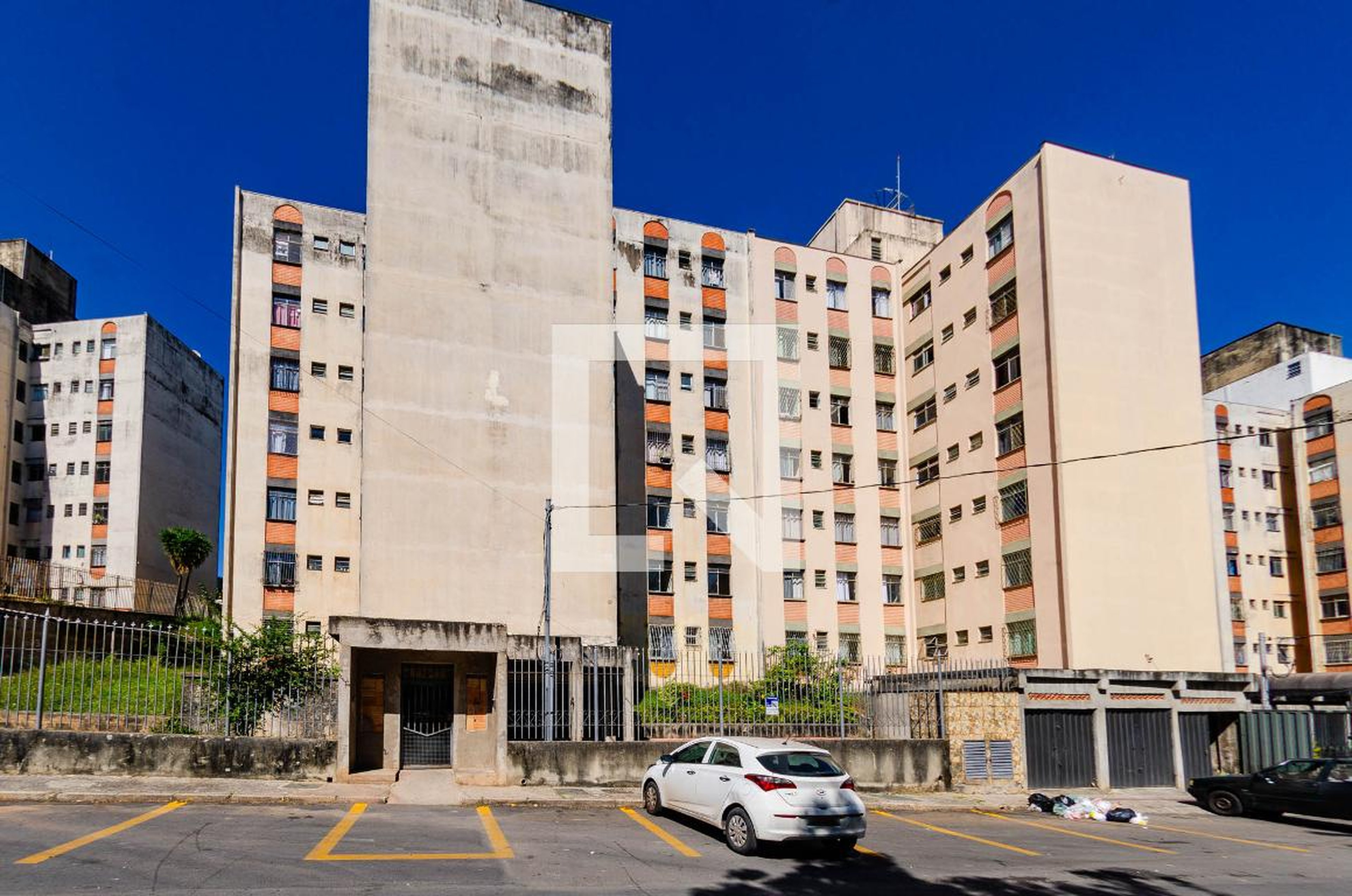 Fachada Condomínio em Rua Patrício Barbosa, 757