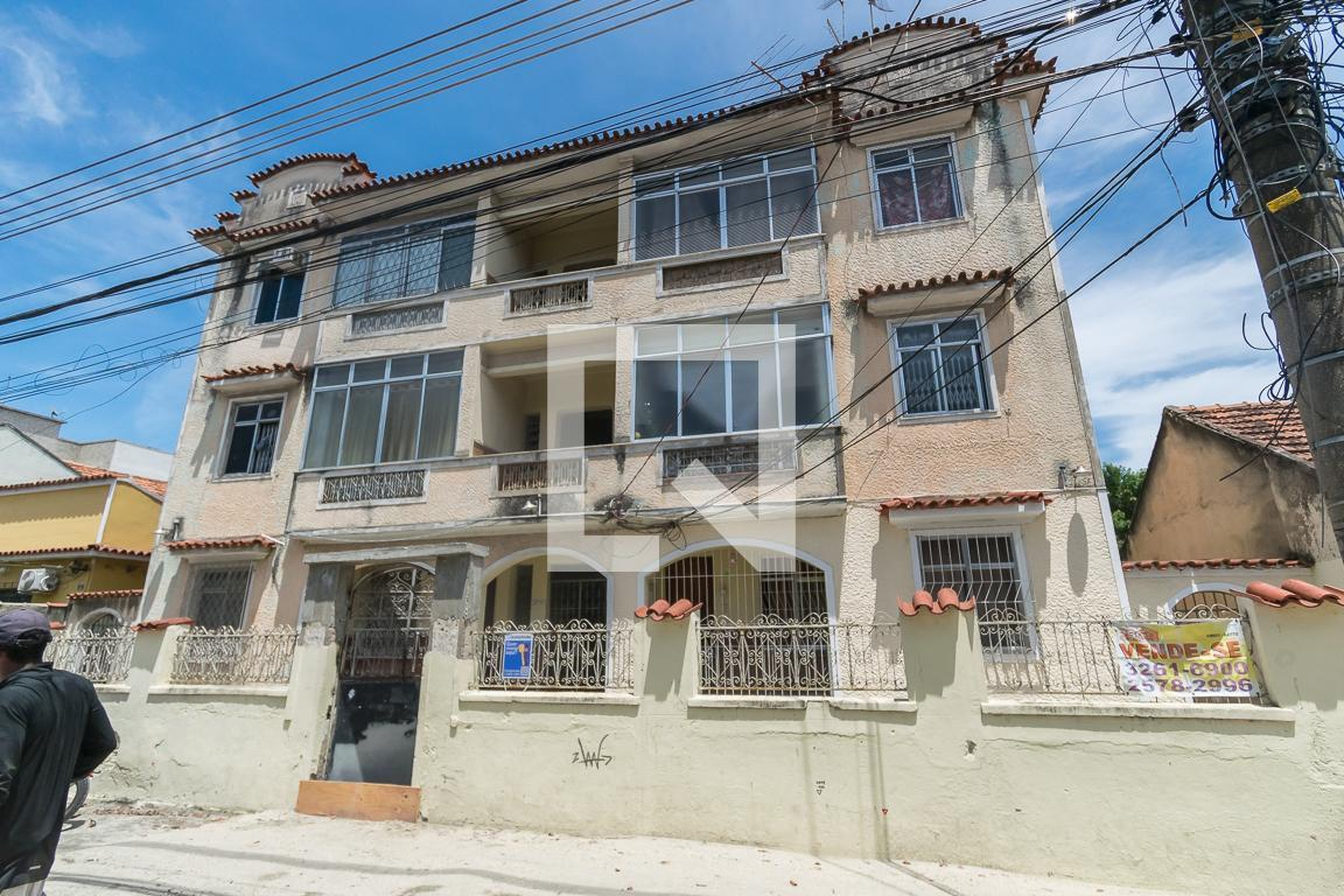 Fachada do prédio Condomínio em Rua Aimoré, 48