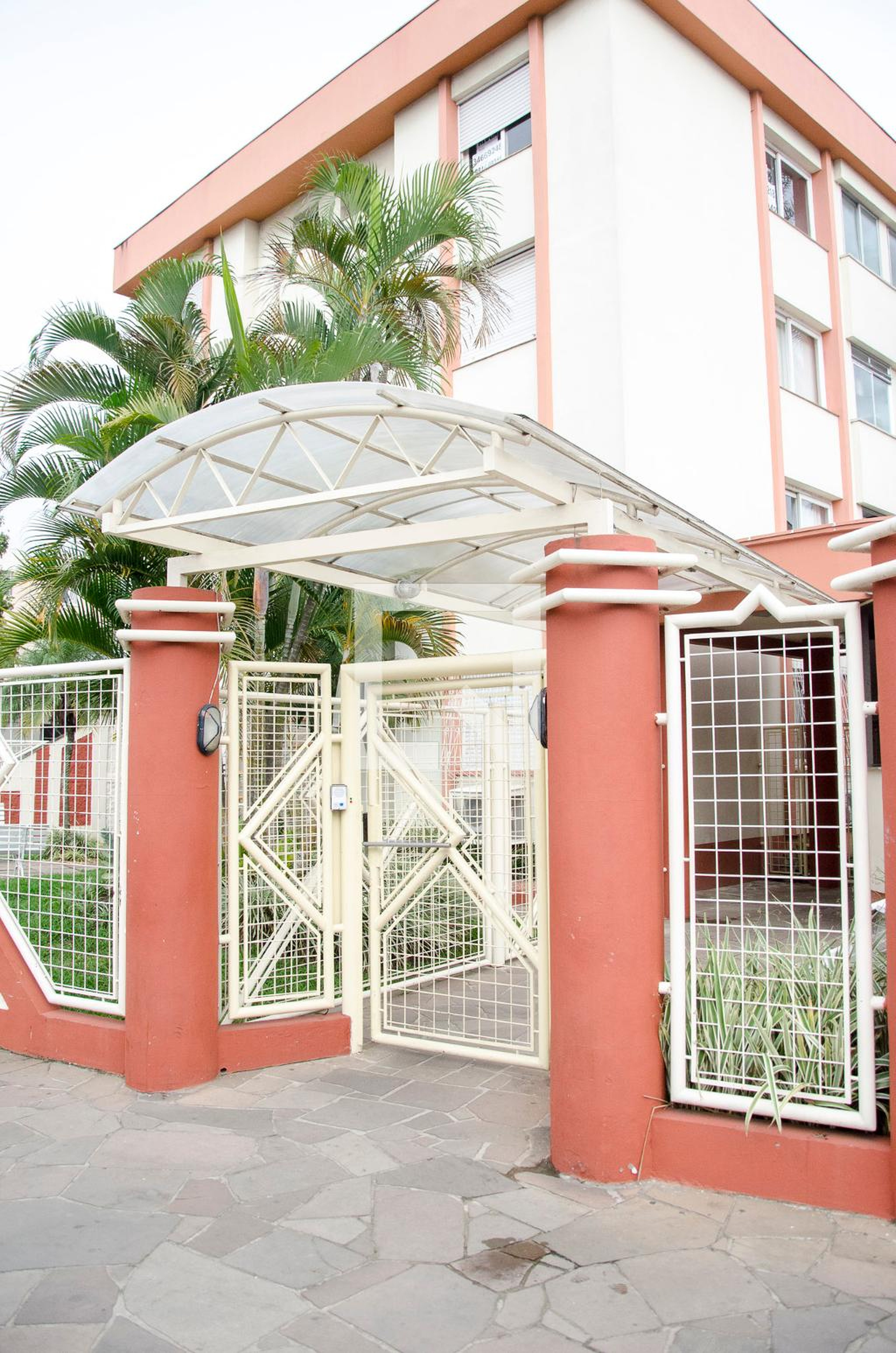 Fachada Condomínio em Rua Brasil, 131