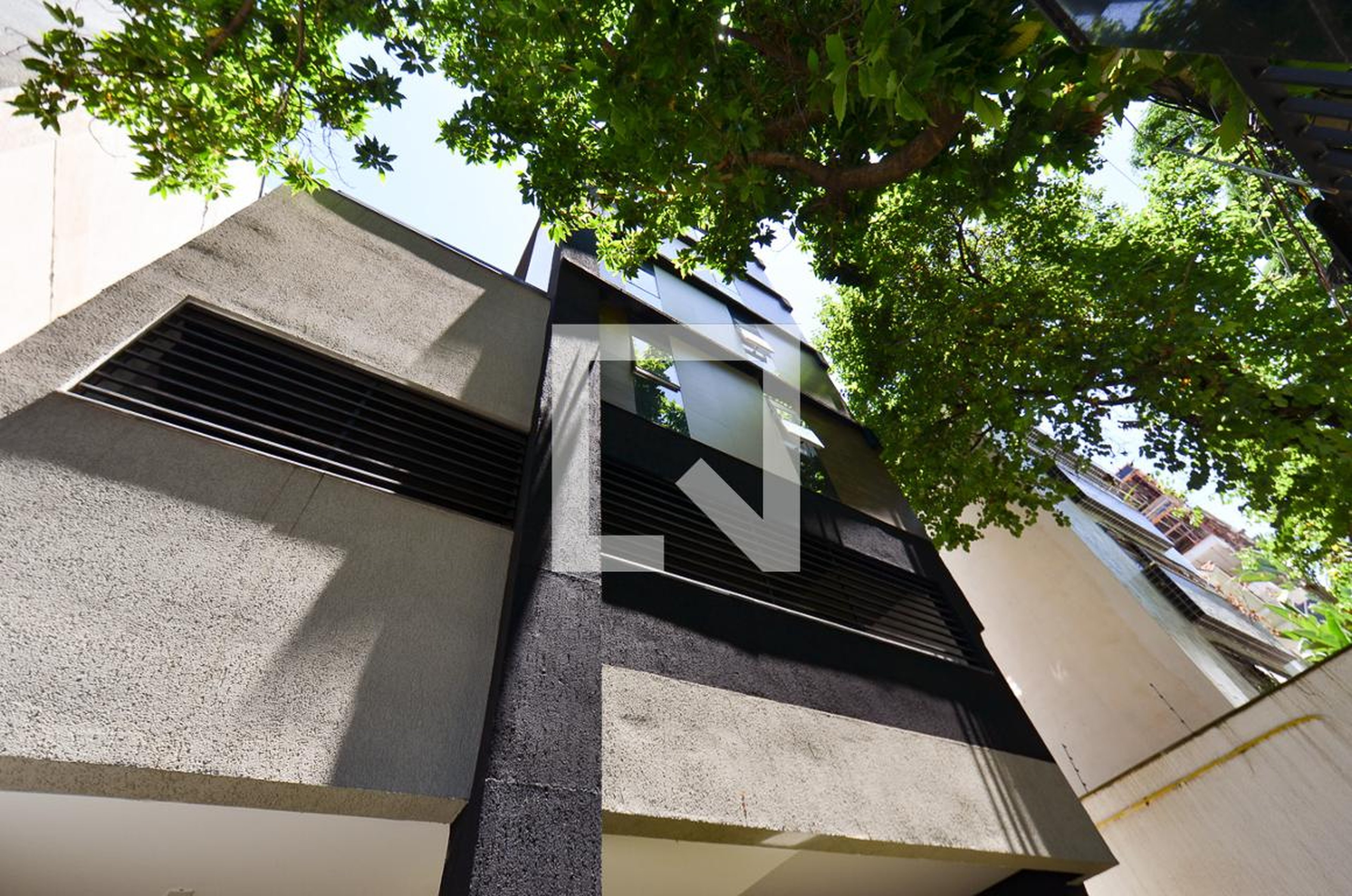 Fachada Condomínio em Rua Abre Campo, 356