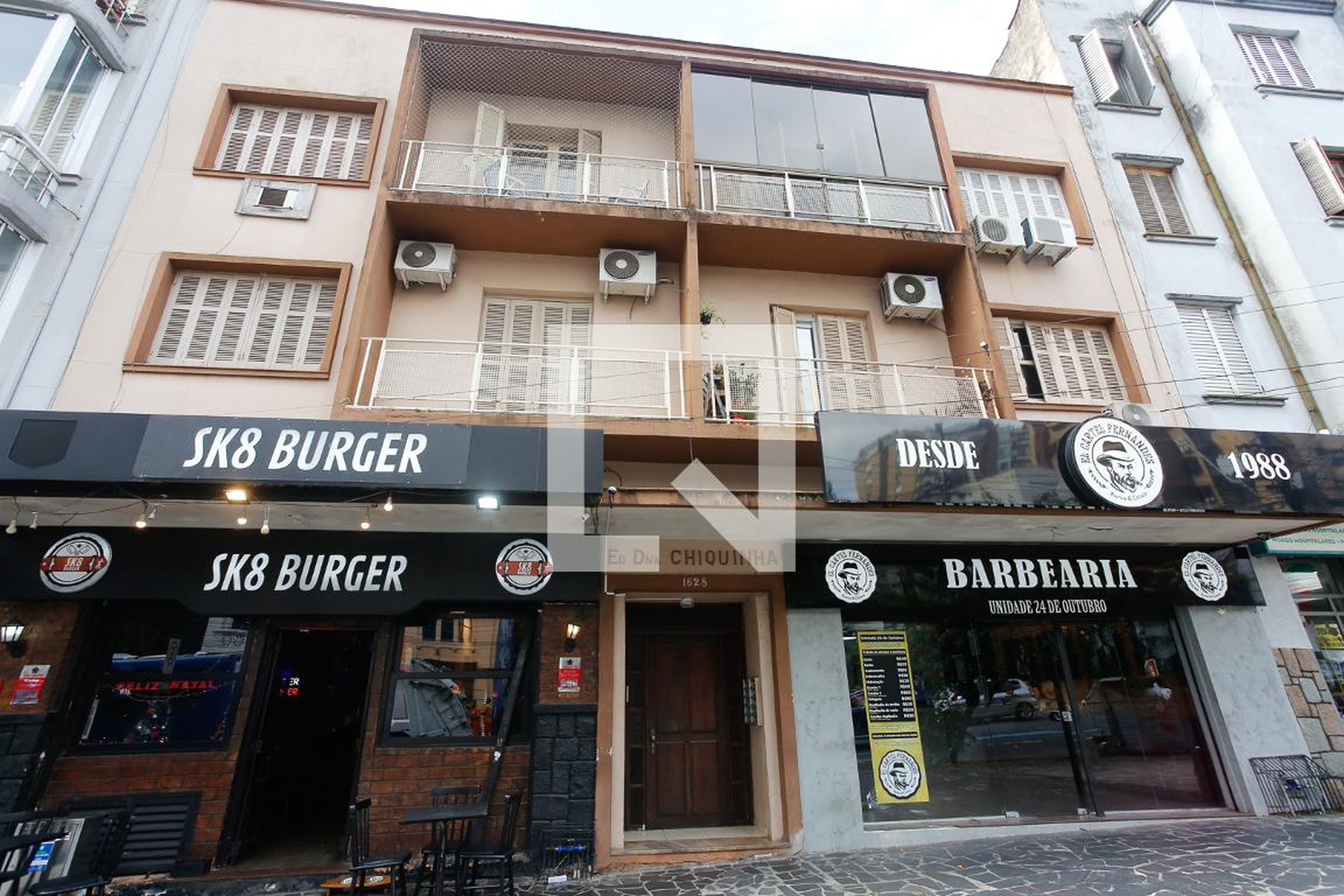 Fachada do Prédio Condomínio em Rua 24 de Outubro, 1628