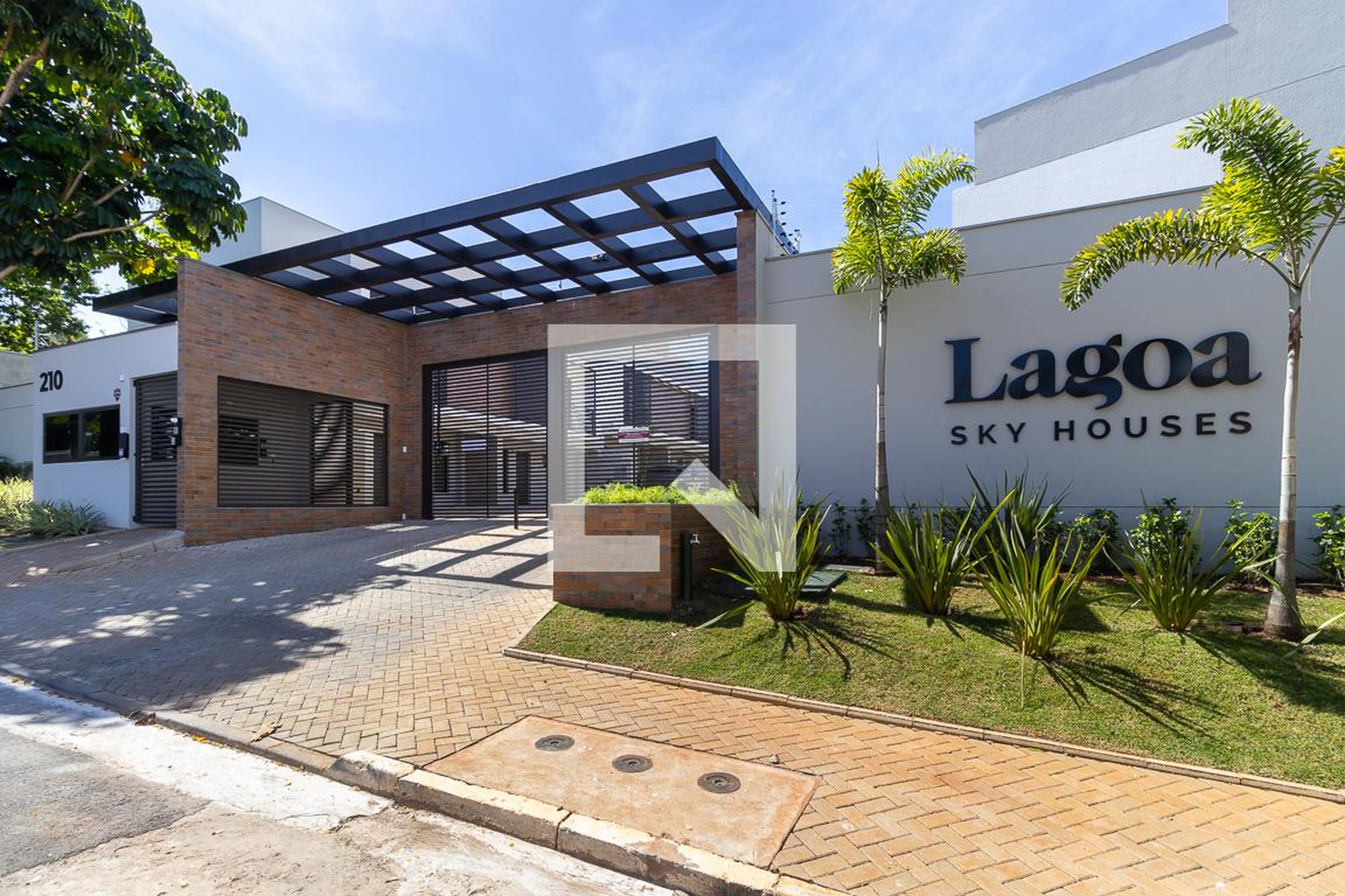 Fachada Condomínio Lagoa SKY Houses