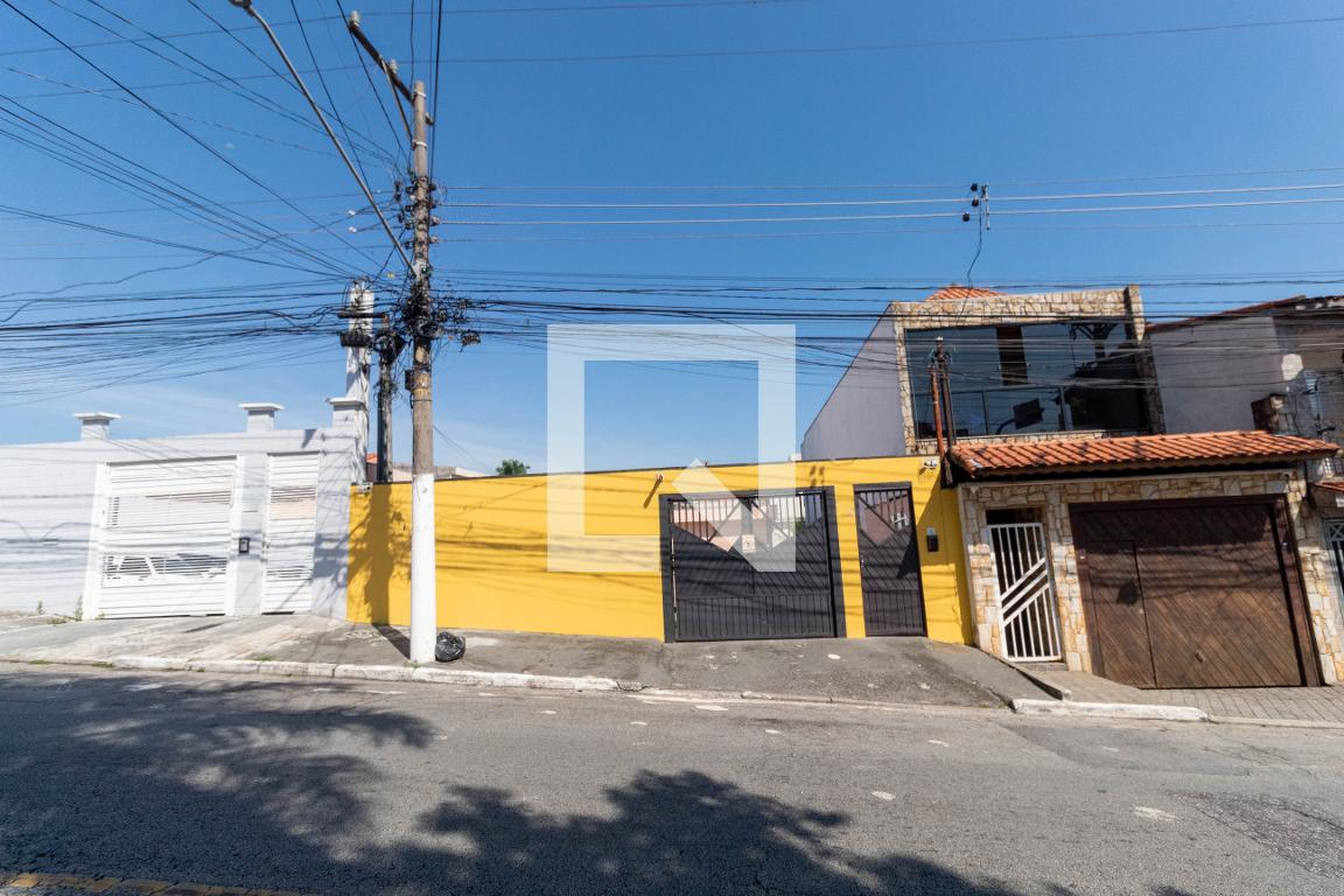 Fachada do condomínio Condomínio em Rua São Severo, 713