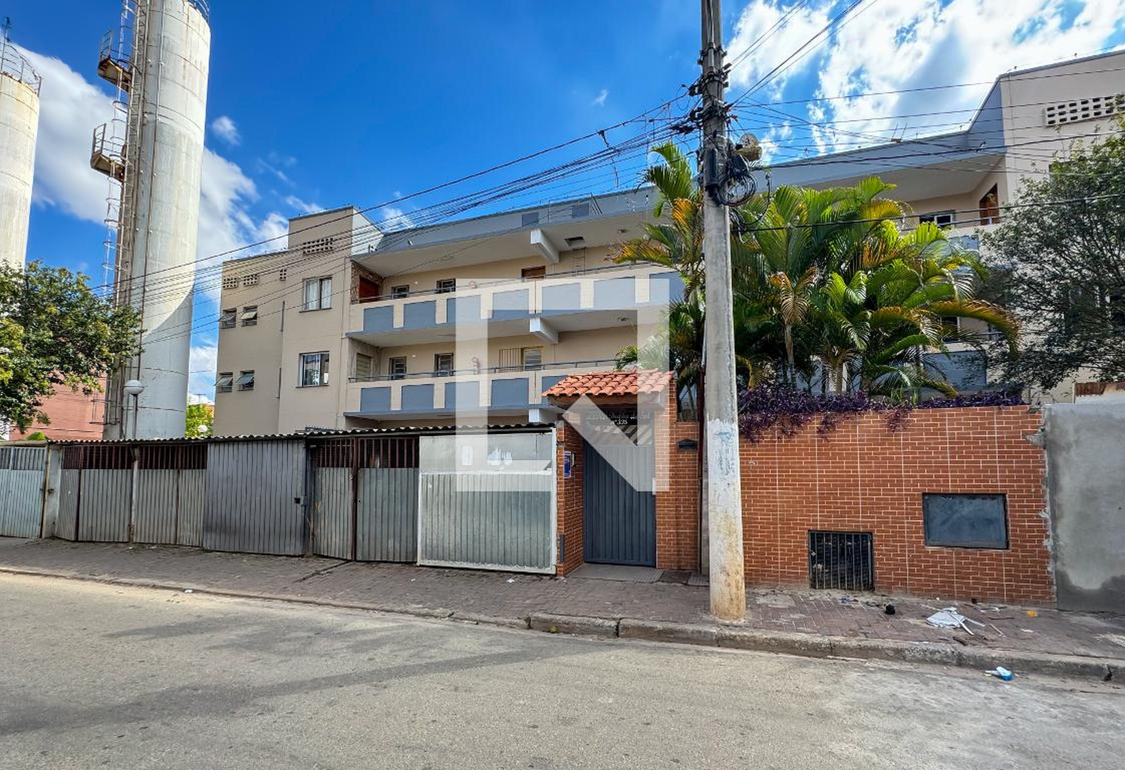 Fachada Condomínio em Rua Adão Manoel da Silva, 335