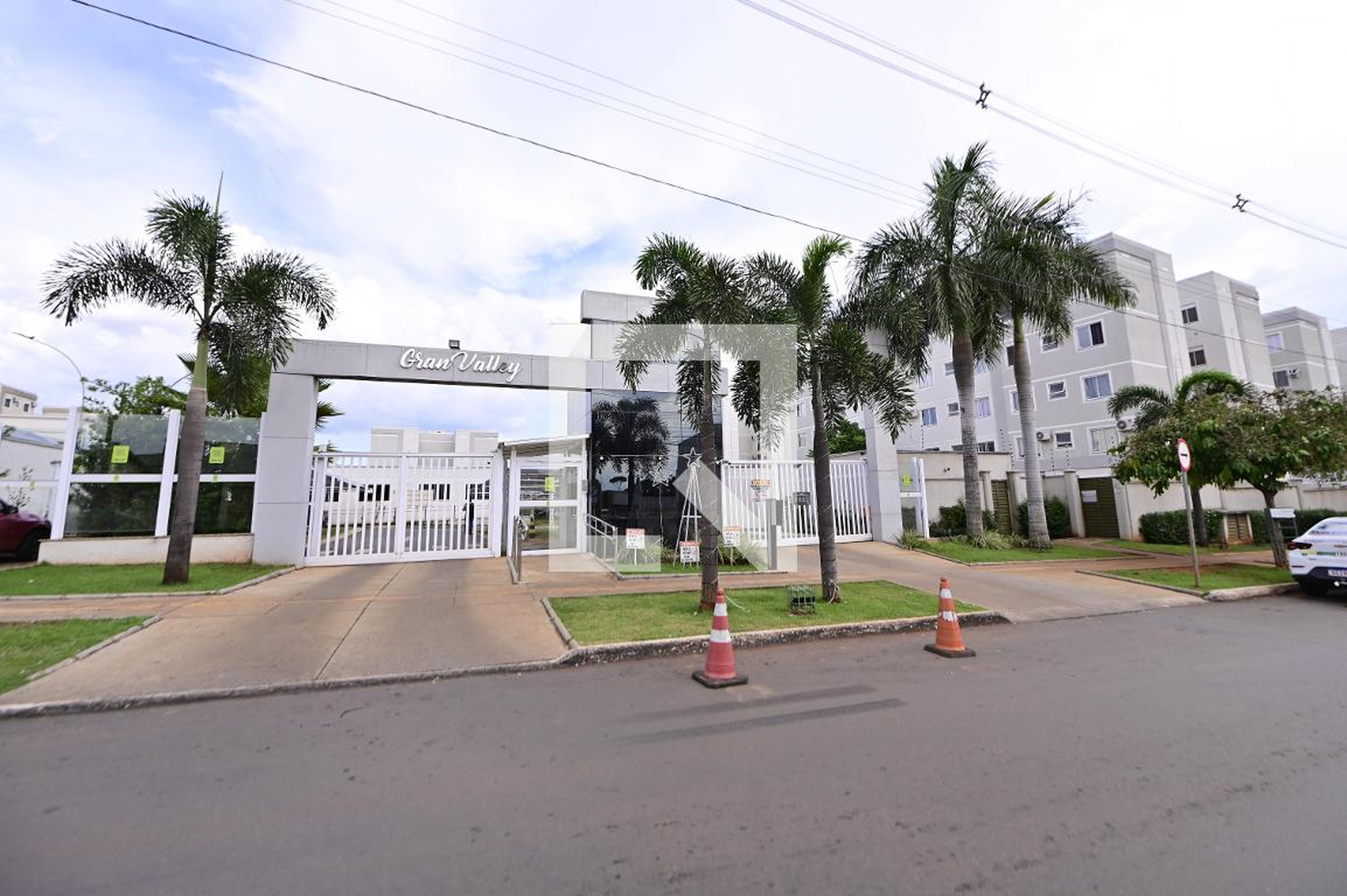 Fachada Condomínio em Rua RIT 3, 10