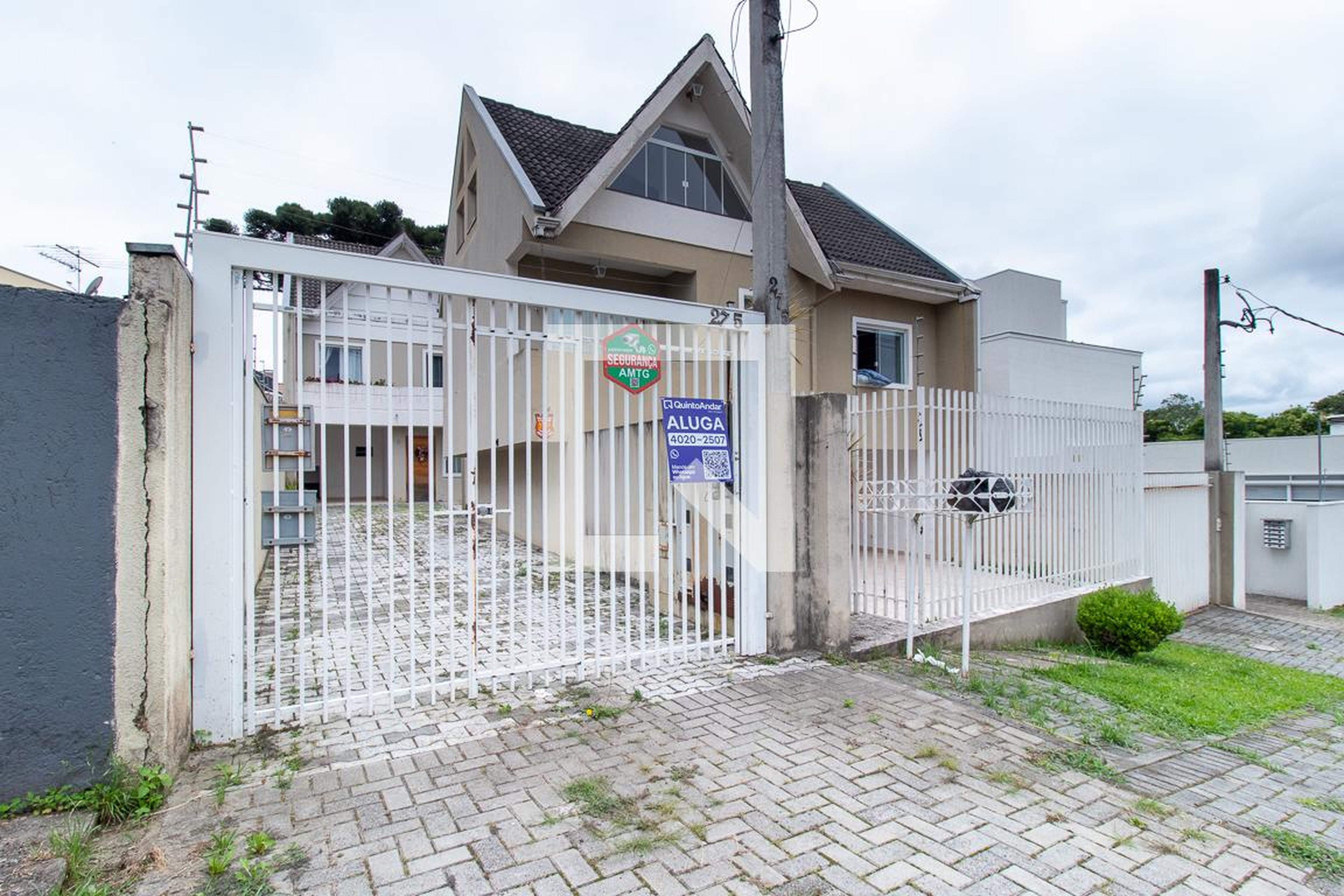 Fachada Condomínio em Rua Odete Laura Foggiato, 275