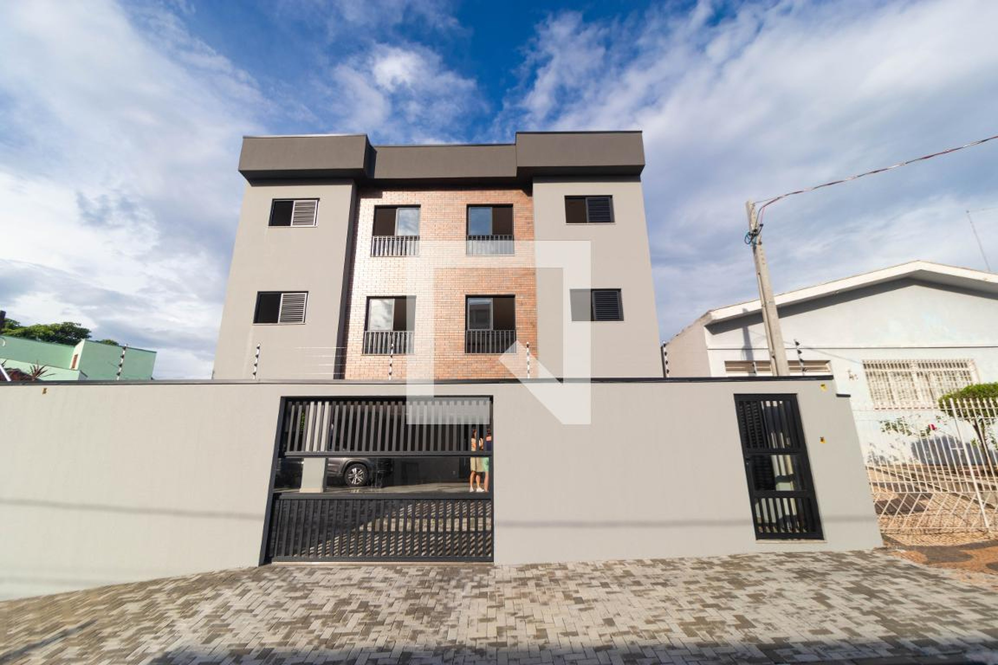 Fachada Condomínio em Rua Piratininga, 194