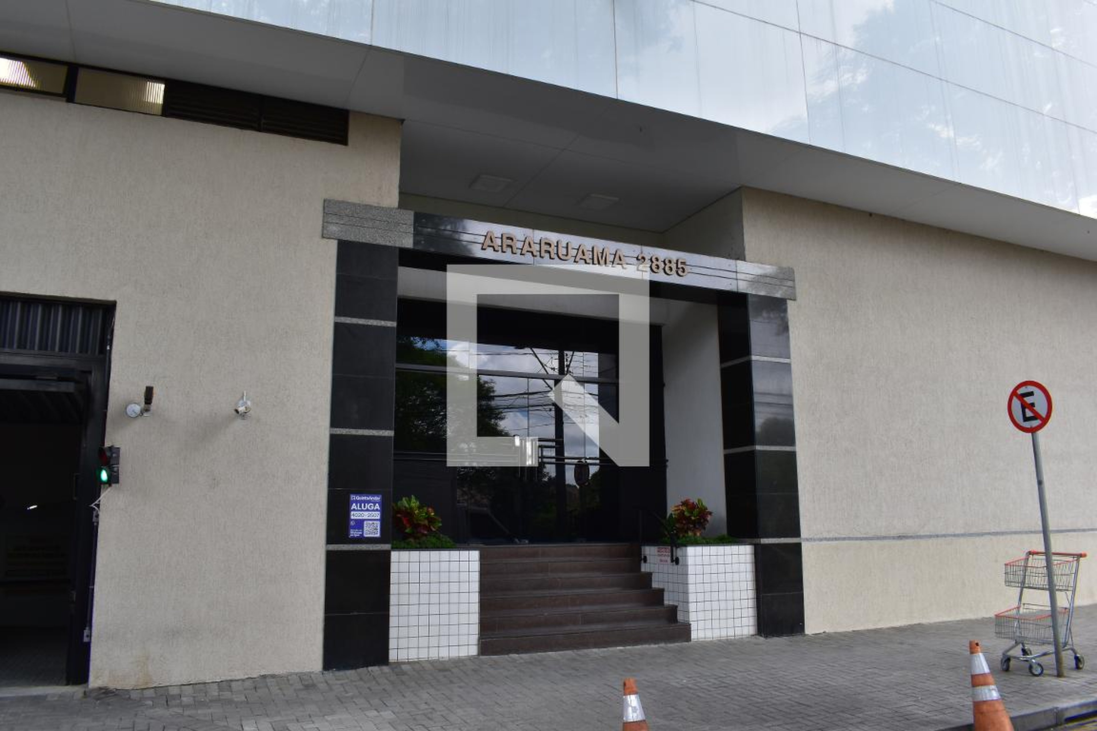 Fachada Condomínio em Rua Padre Agostinho, 2.122