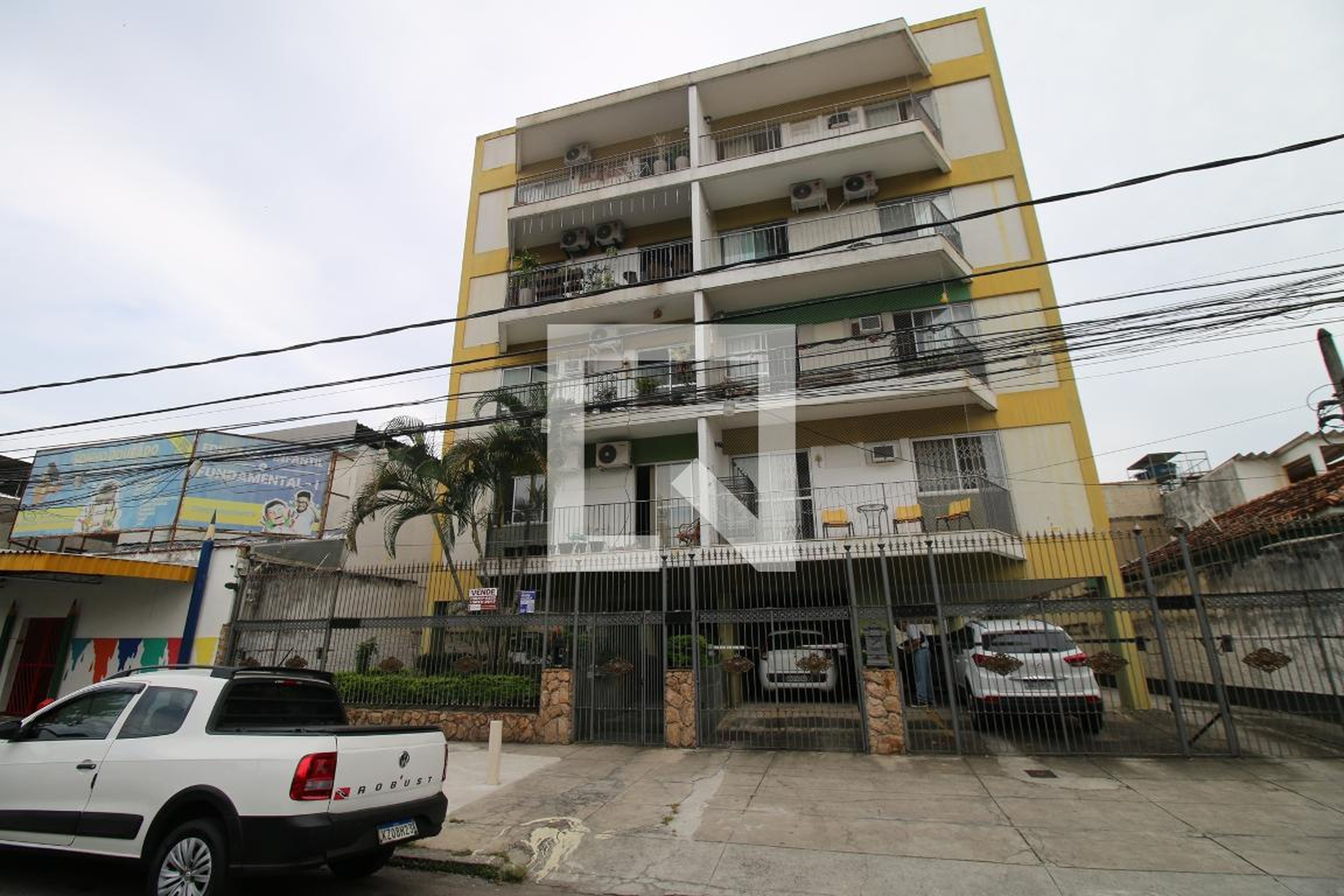 Fachada do Prédio Condomínio em Rua General Silveira Sobrinho, 416