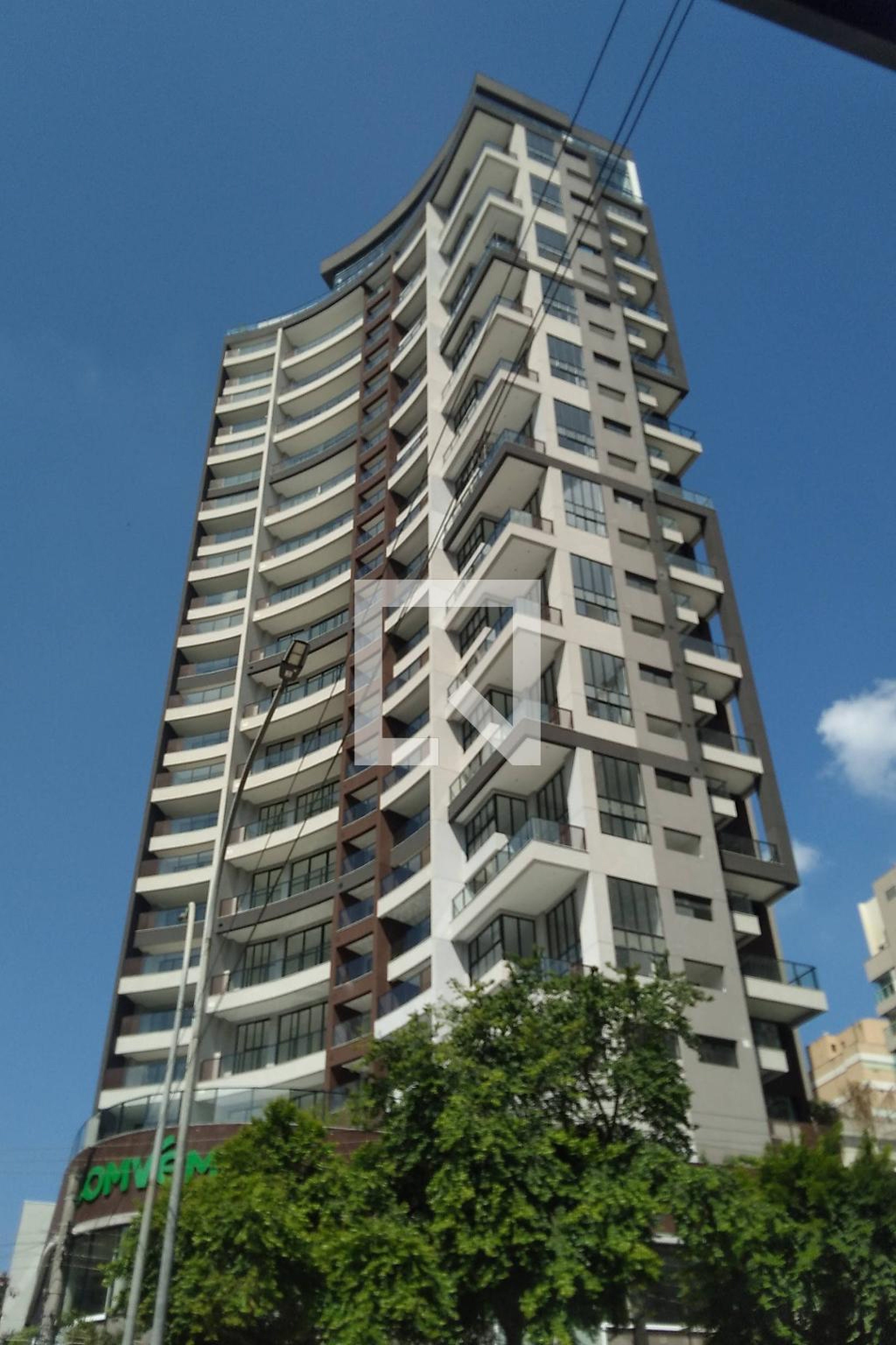 Fachada Condomínio em Avenida Açocê, 36