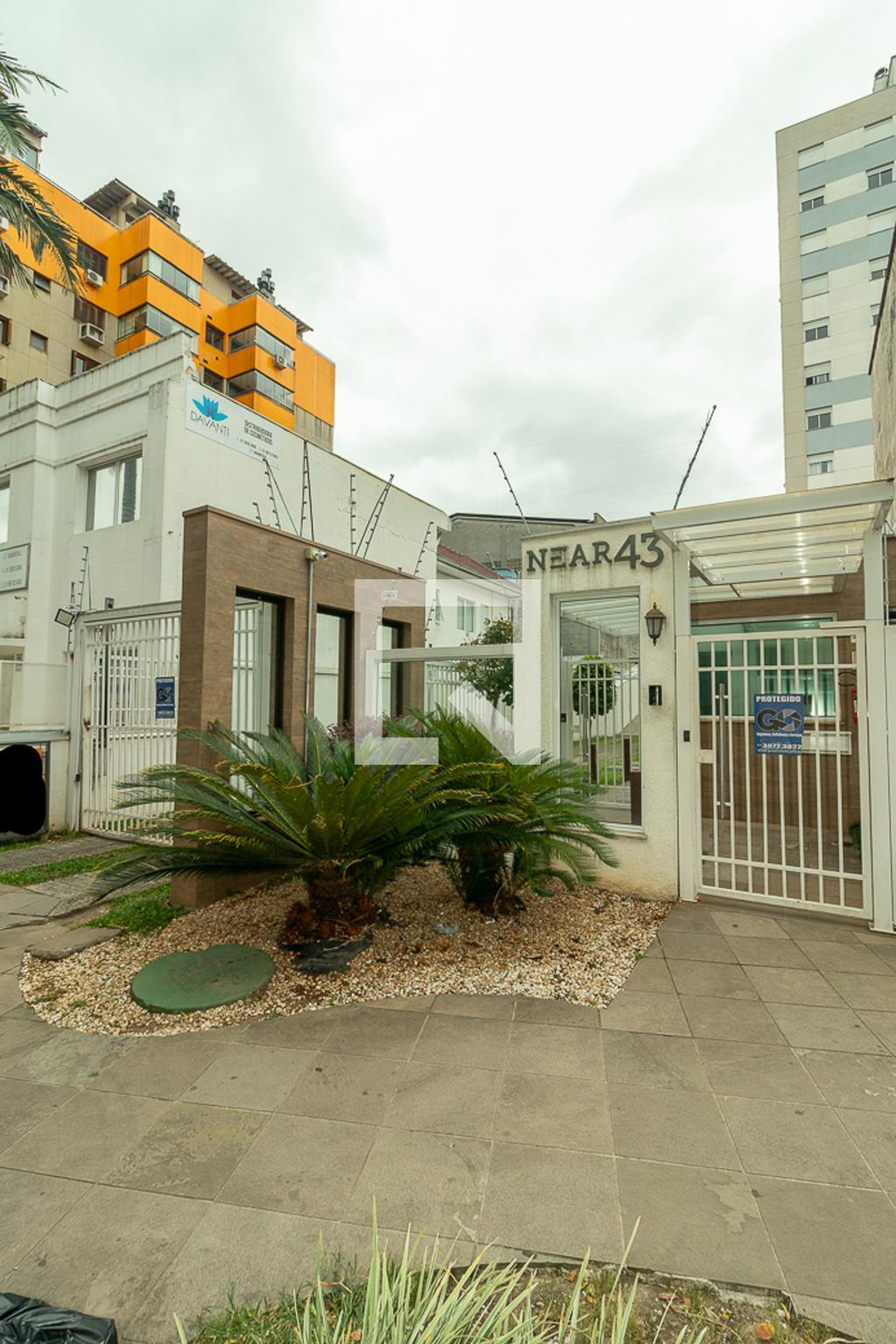 Fachada Condomínio em Rua Doutor Alcídes Cruz, 44