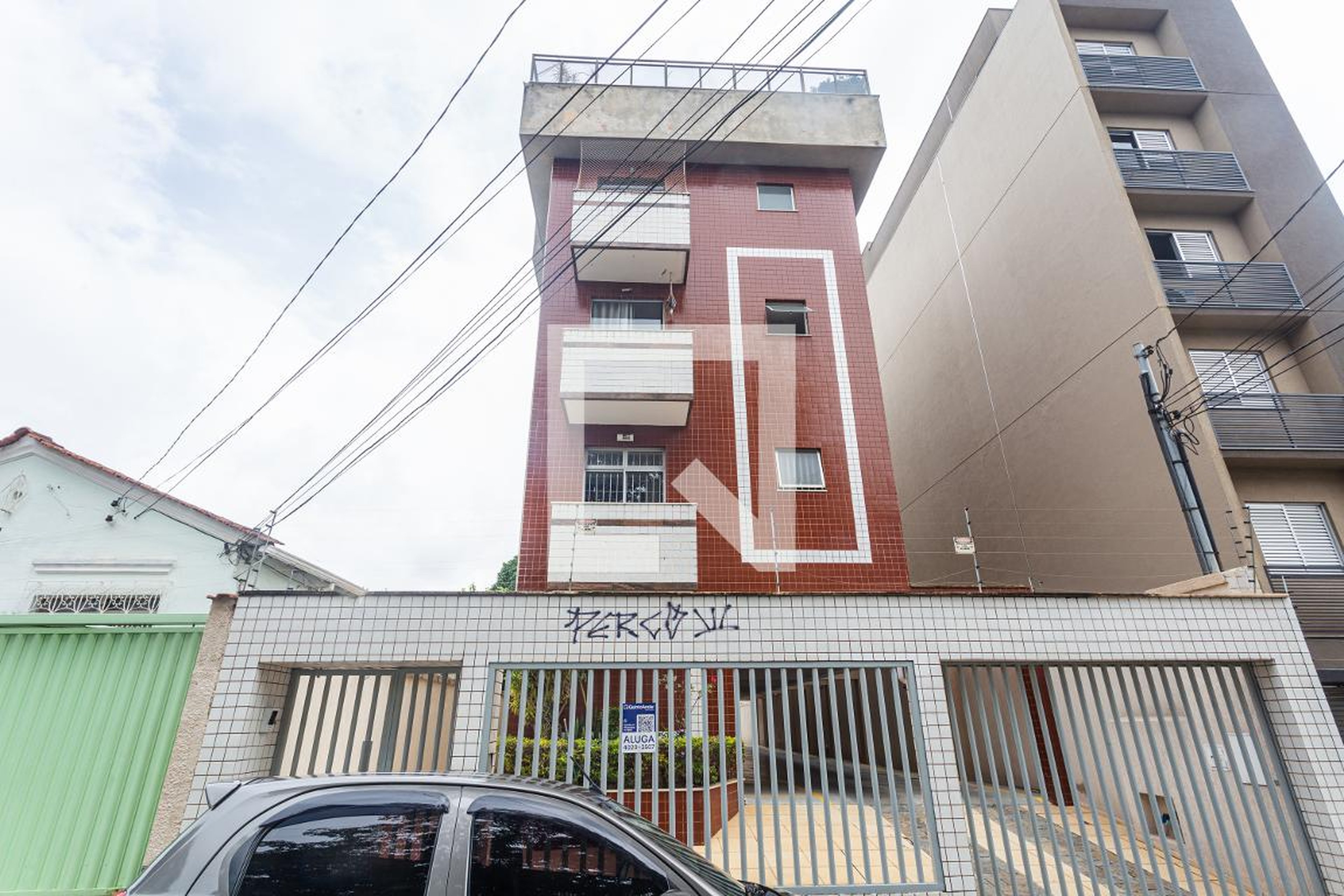 Fachada Condomínio em Rua Célia de Souza, 621