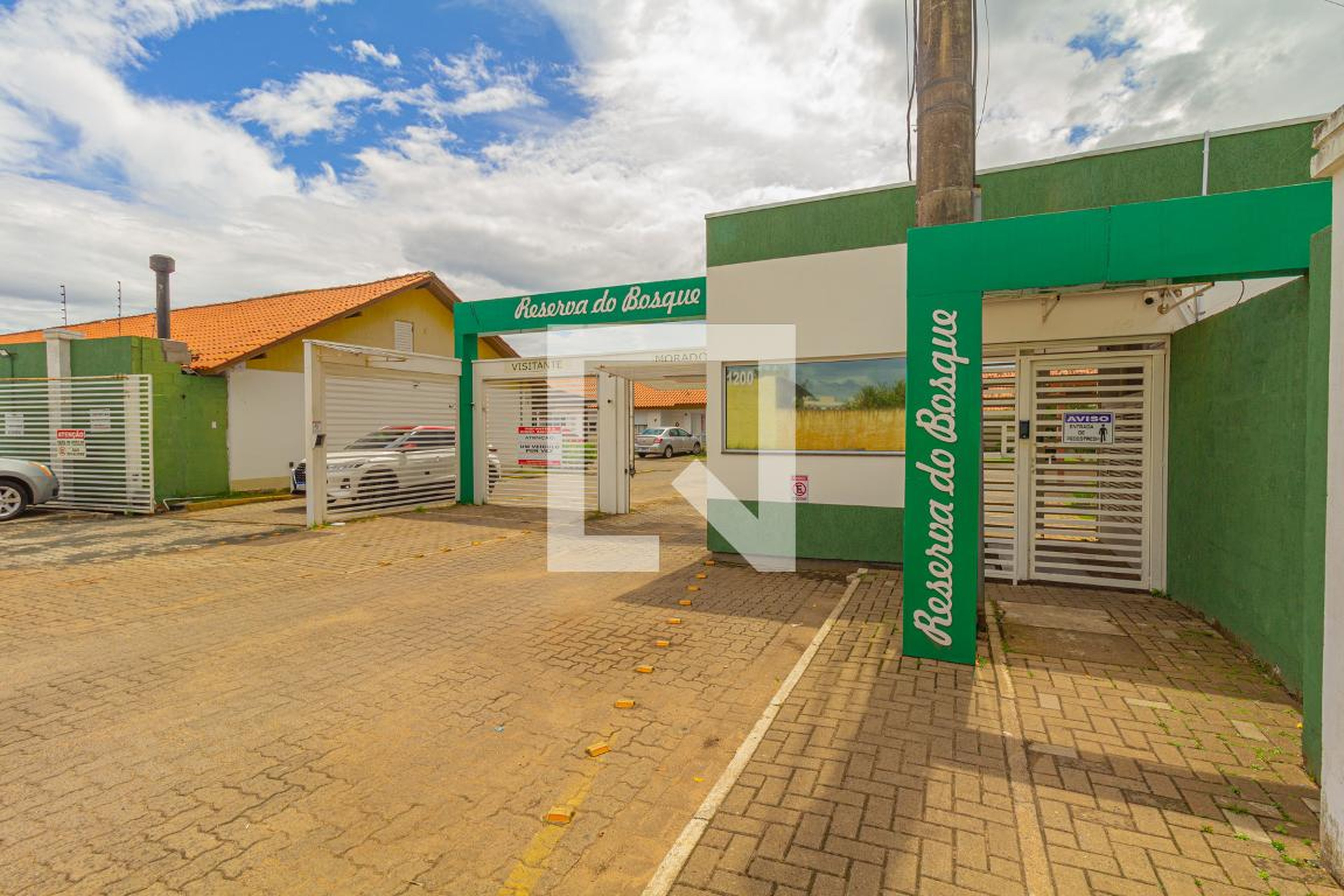 Fachada do Condomínio Condomínio Reserva do Bosque