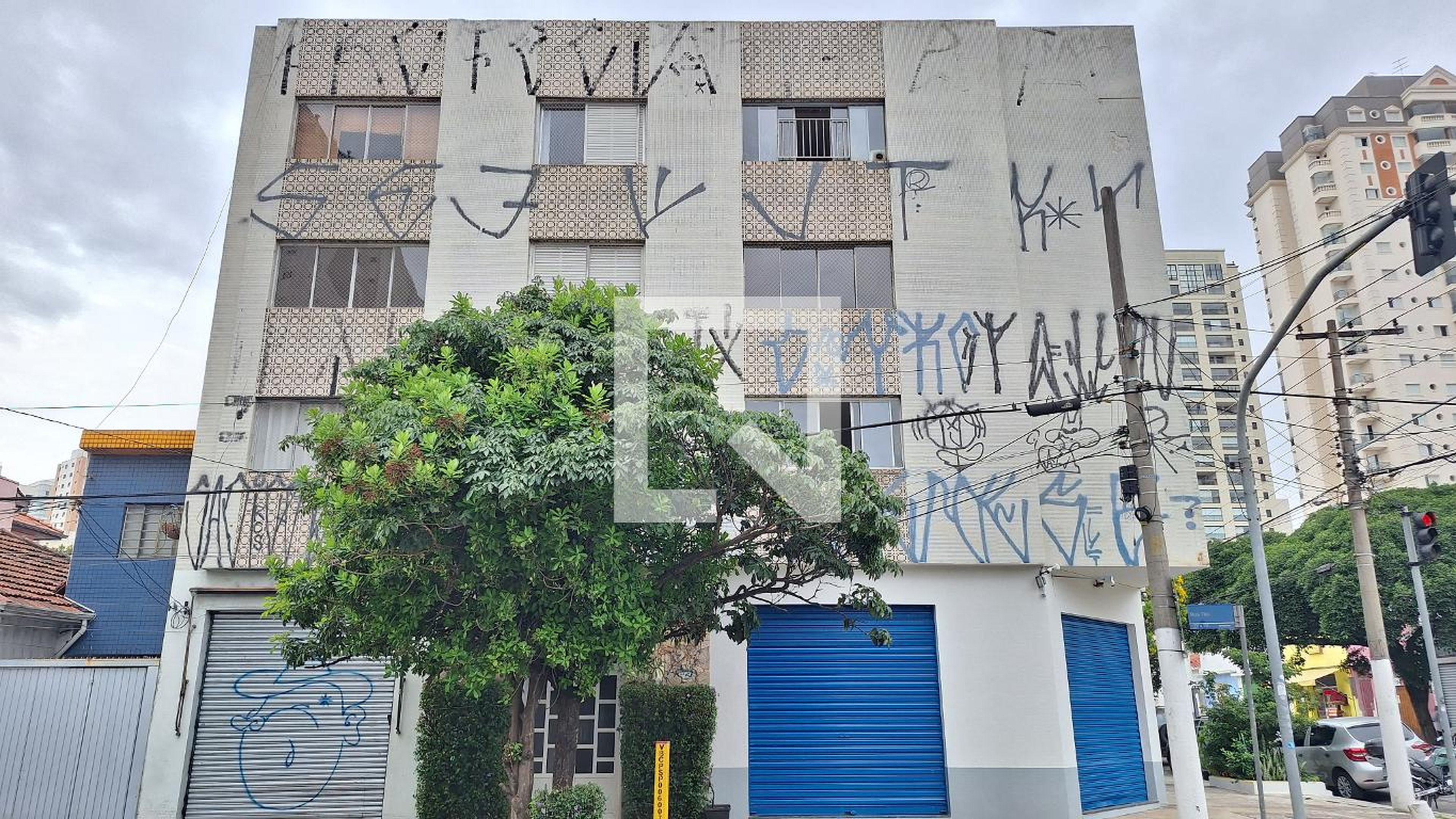 Fachada Condomínio em Rua Tito, 131