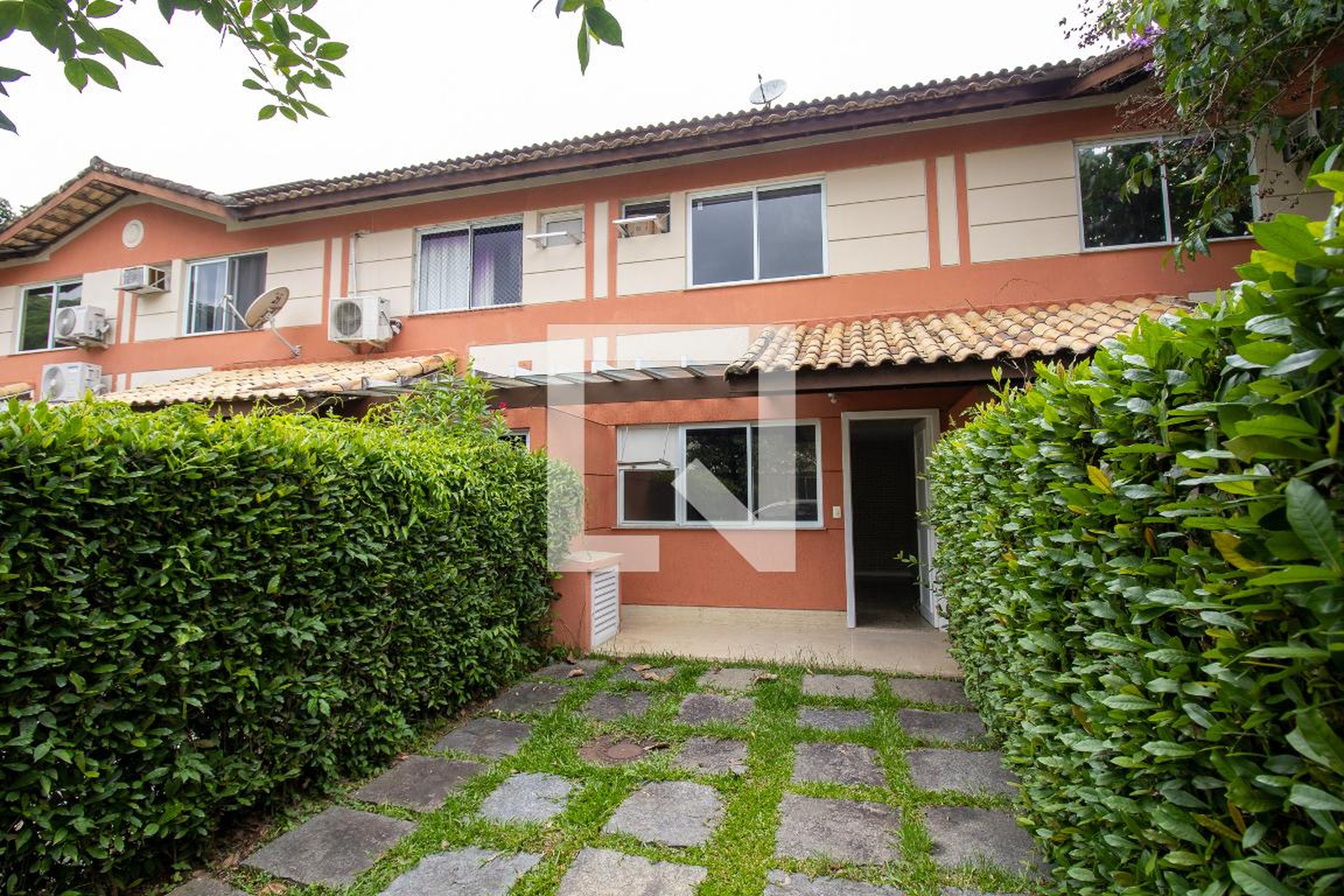 Fachada Condomínio em Estrada do Rio Morto, 0