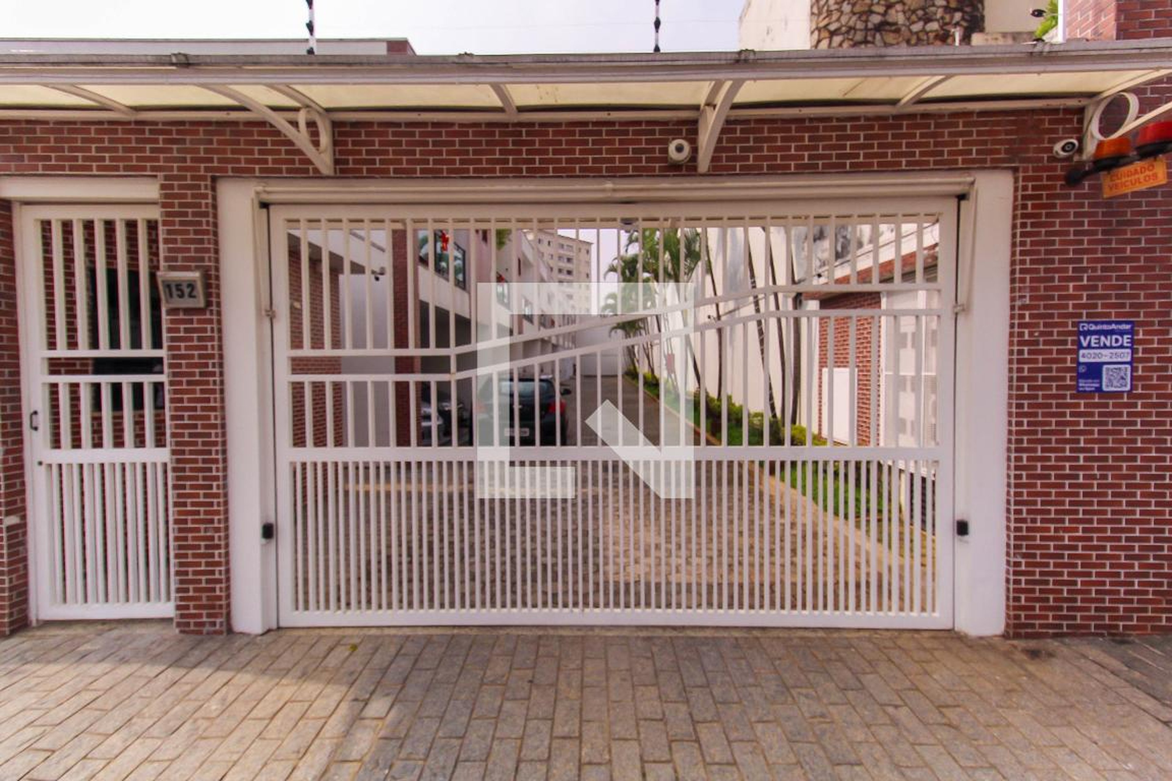 Fachada Condomínio em Rua Salvador Fiordelisio, 152