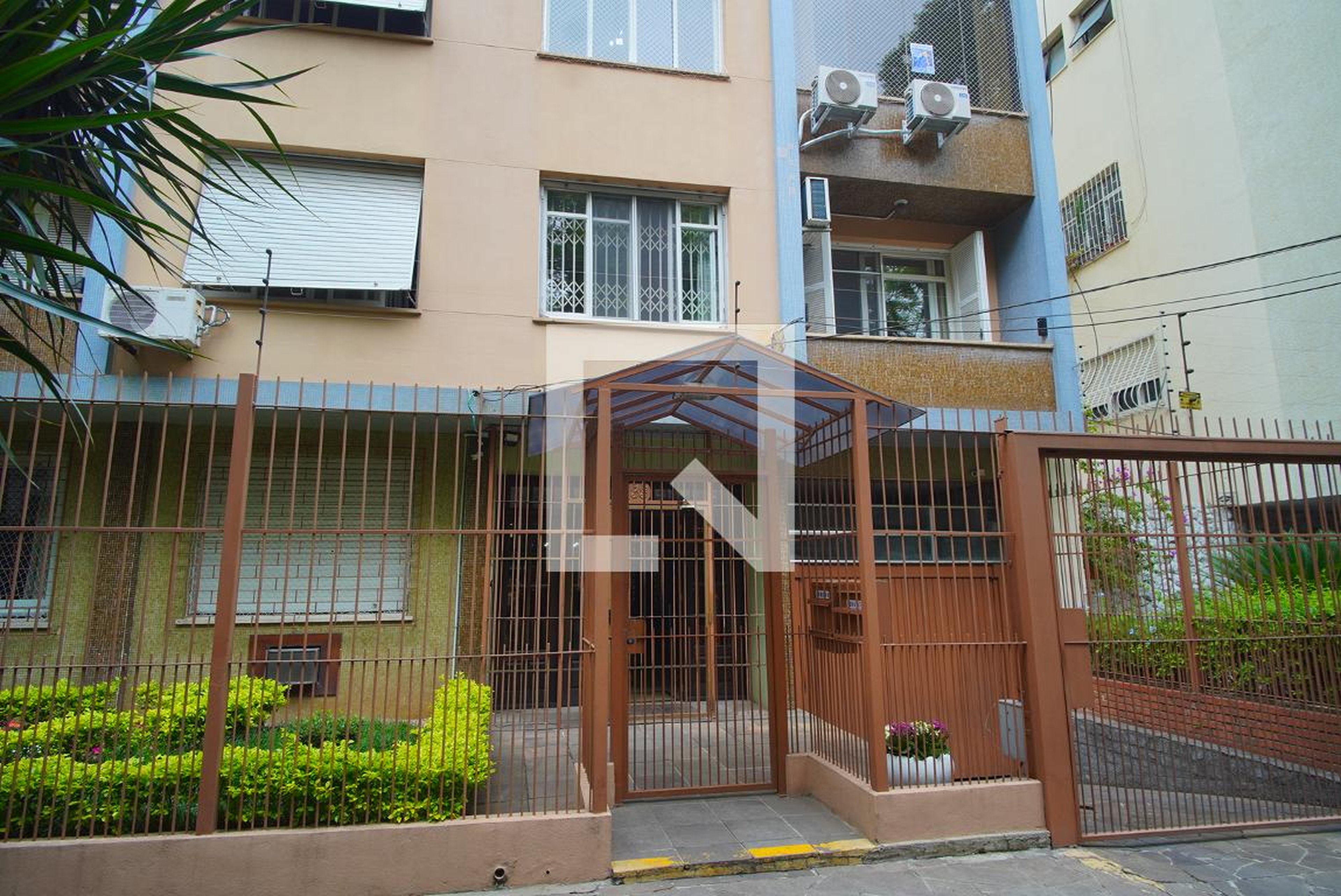 Fachada Condomínio em Rua Castro Alves, 33