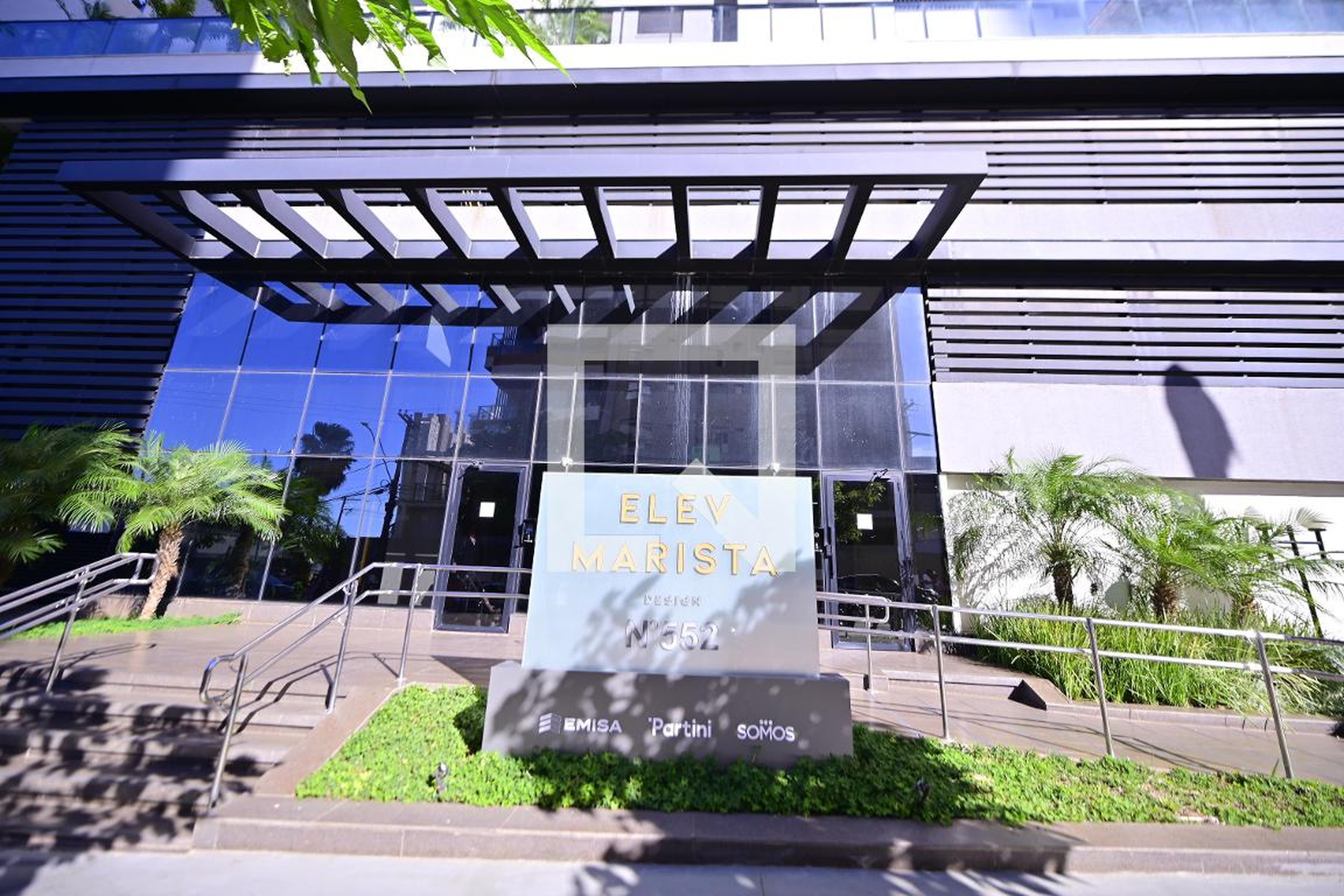 Fachada Condomínio em Rua 138, 138