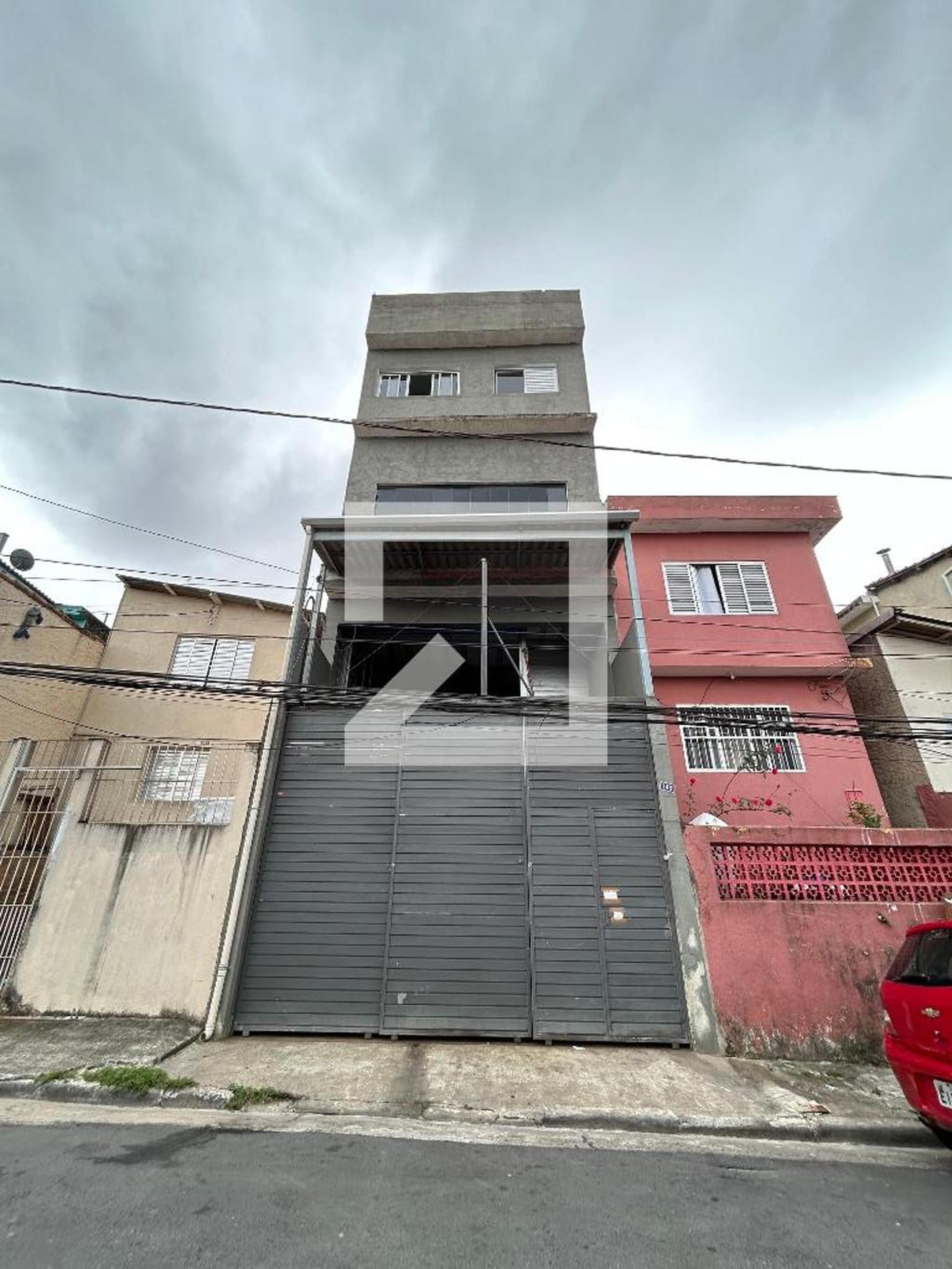 Fachada Condomínio em Rua Tomás Teixeira, 149