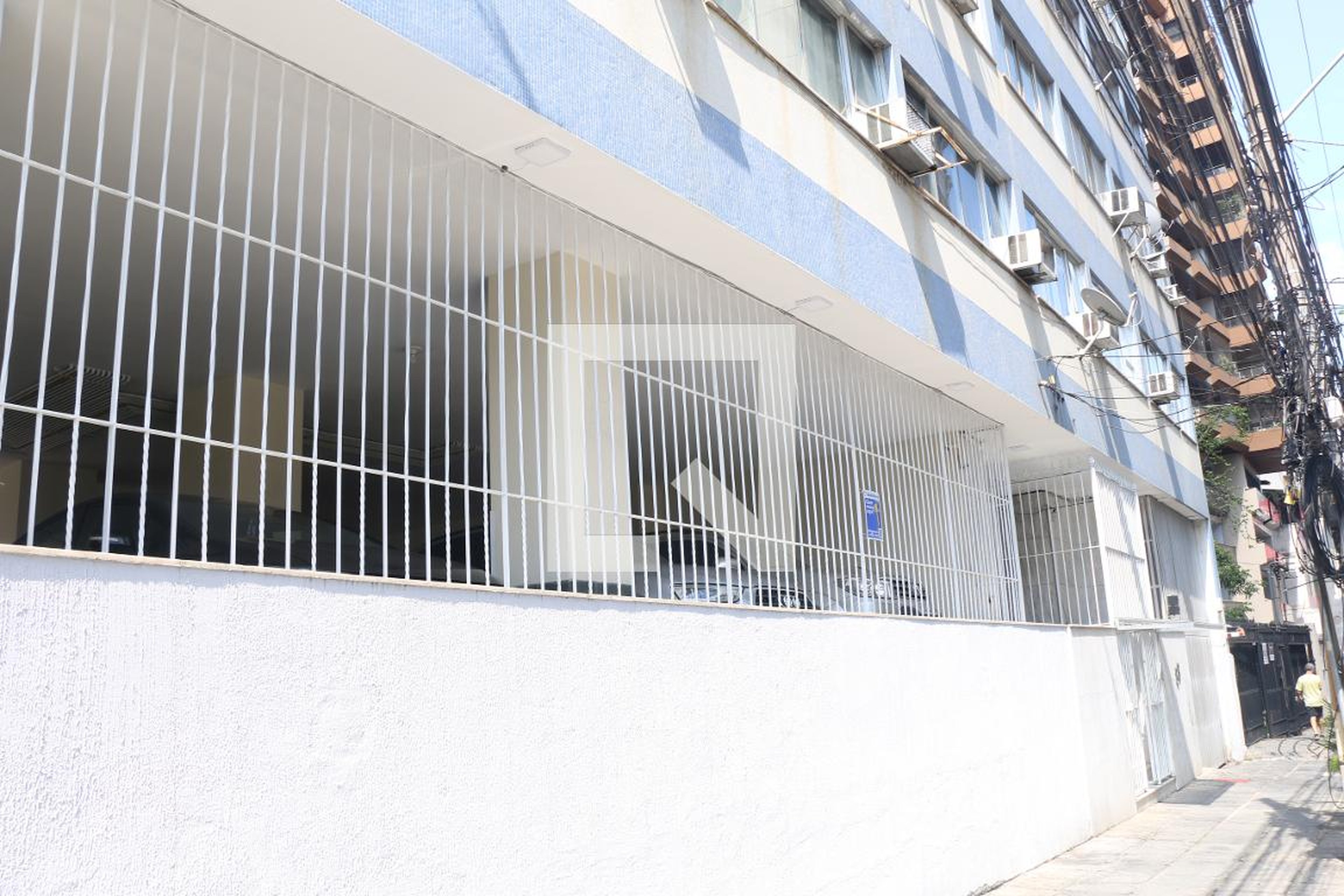 Fachada Condomínio em Avenida Doutor Mario Guimarães, 83