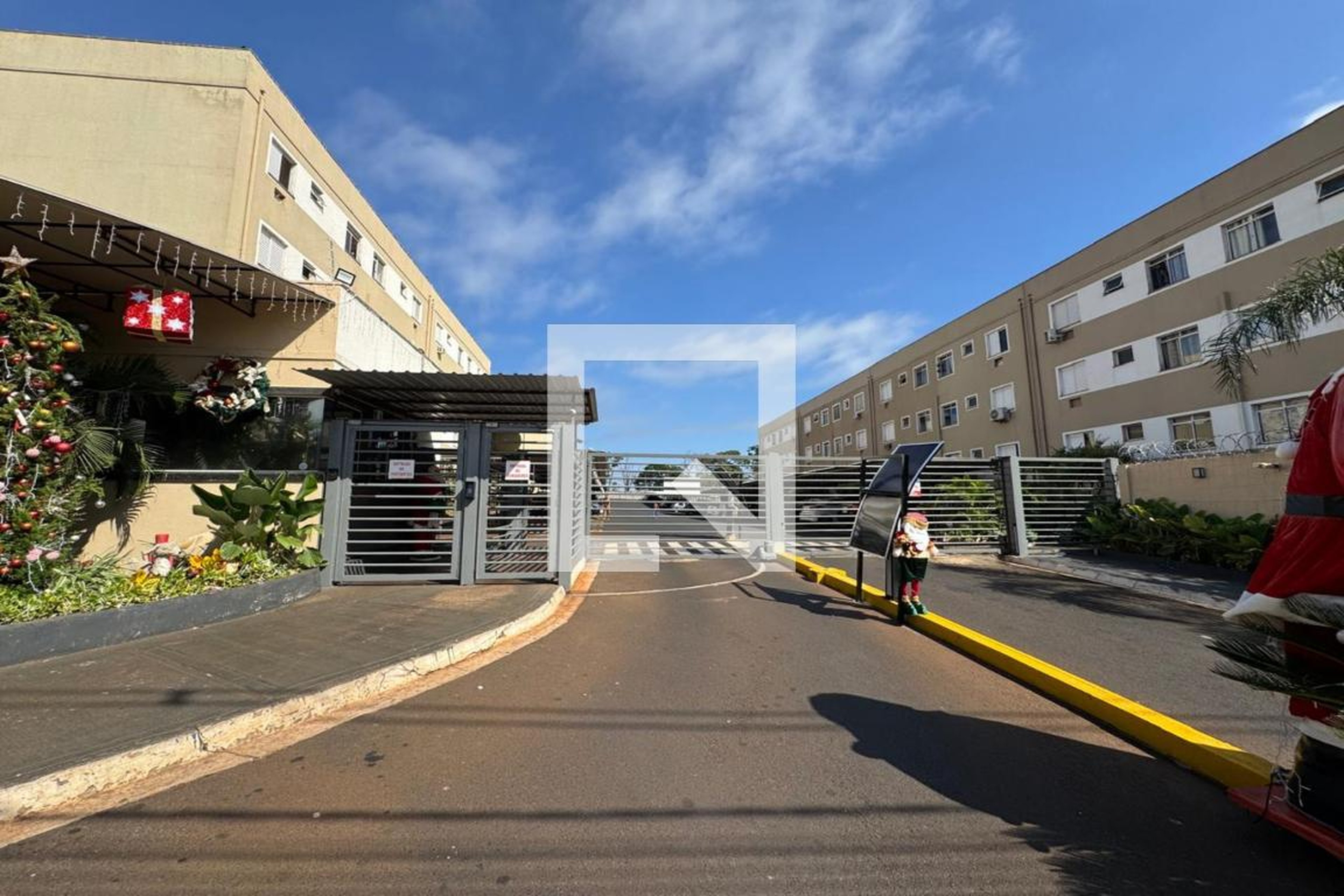 Fachada Condomínio em Rua José de Alcântara, 13