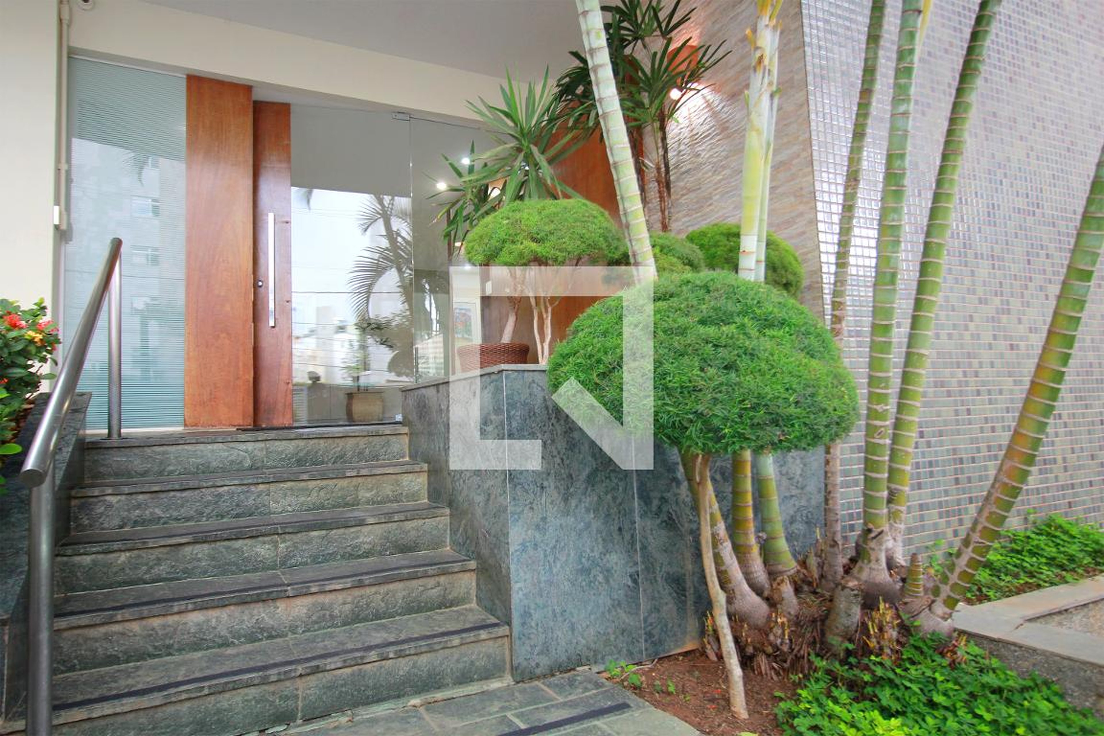 Fachada Condomínio em Rua Joaquim Lustosa, 44