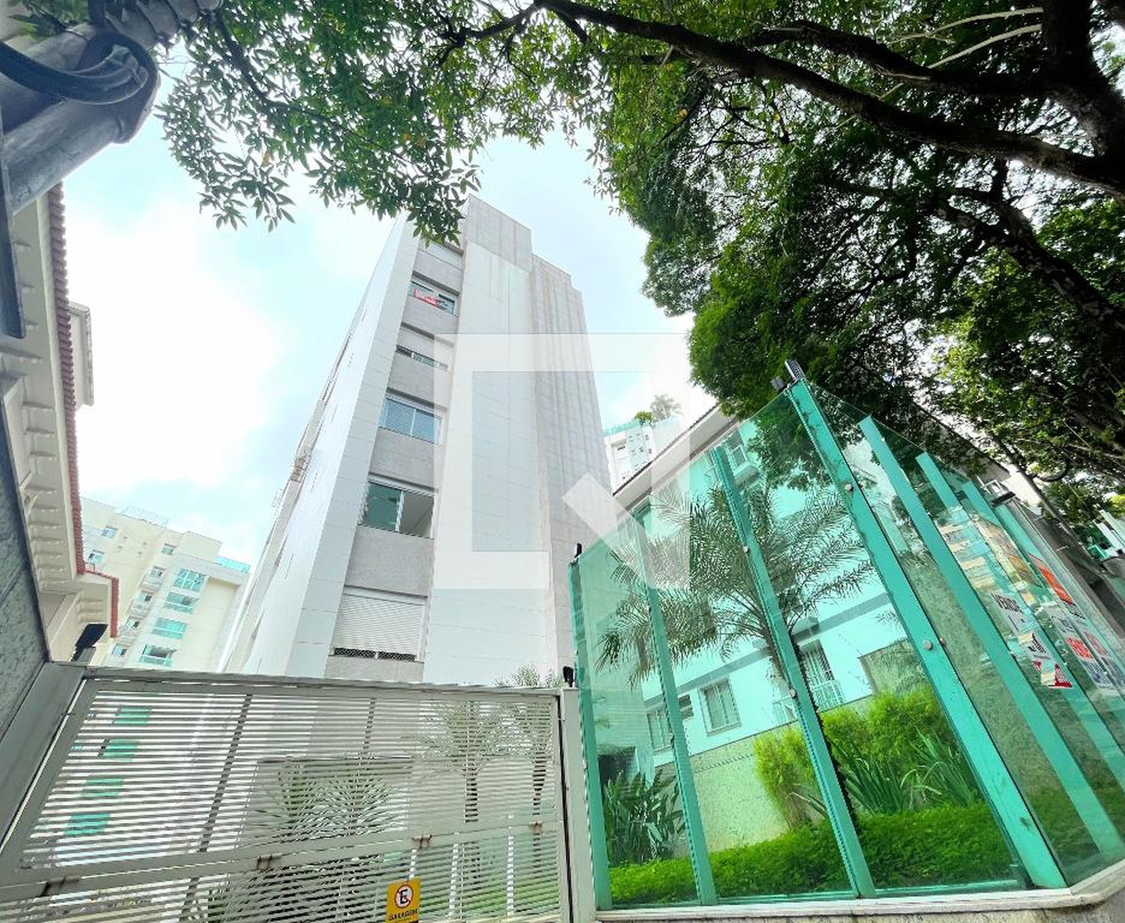 Fachada Condomínio em Rua Samuel Pereira, 159