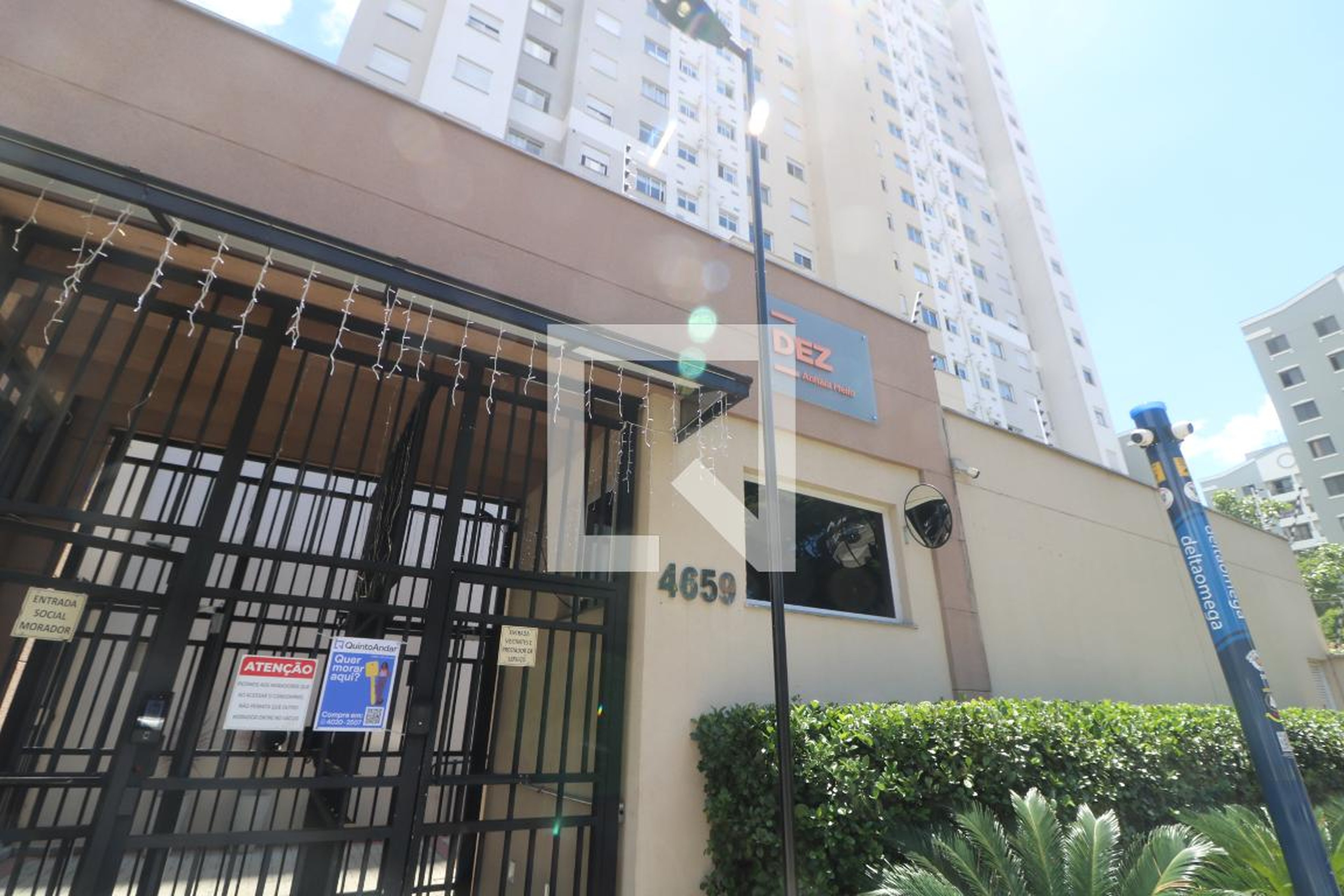 Fachada do Prédio Condomínio em Avenida Professor Luiz Ignácio Anhaia Mello, 3103