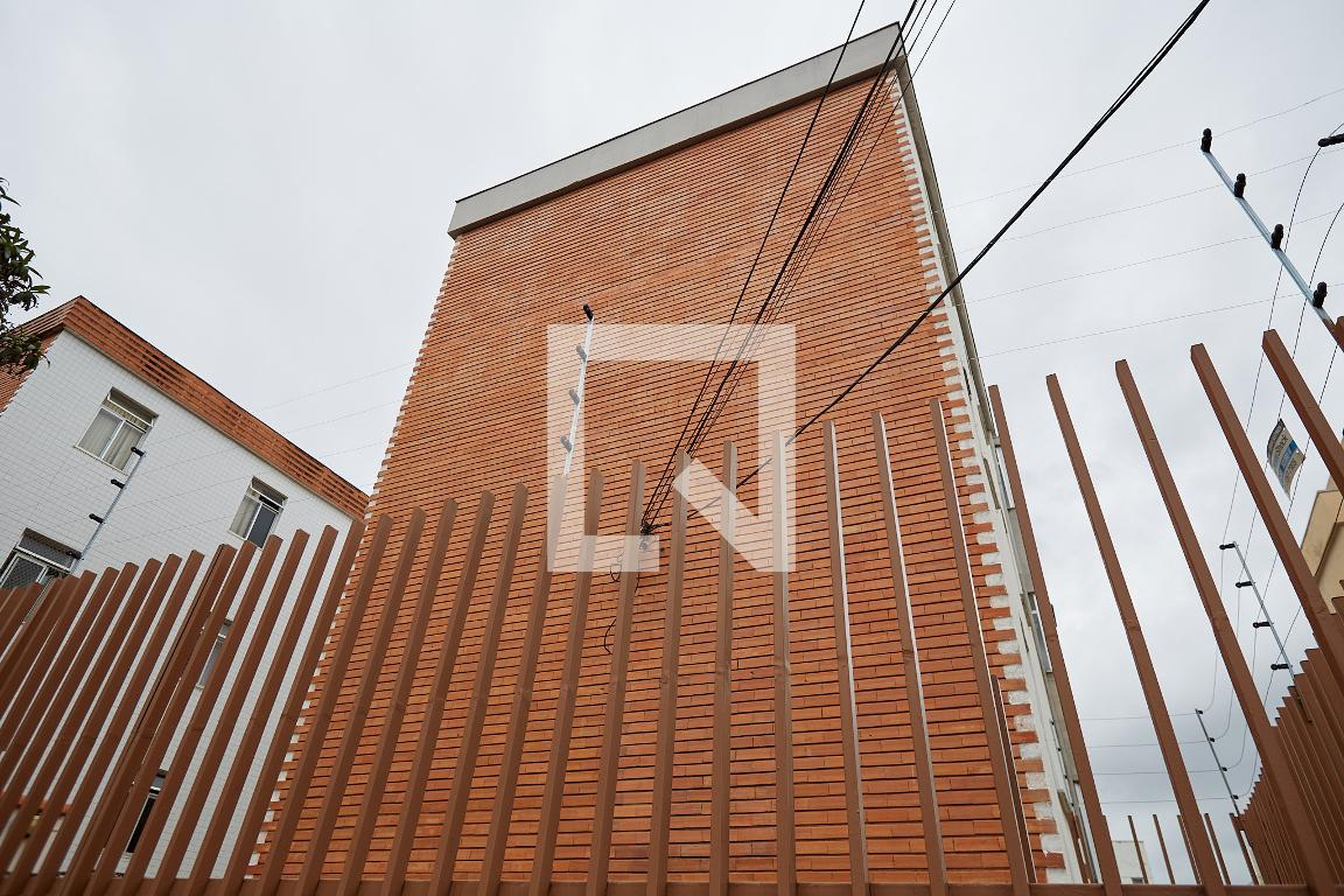 Fachada Condomínio em Rua Lignito, 100